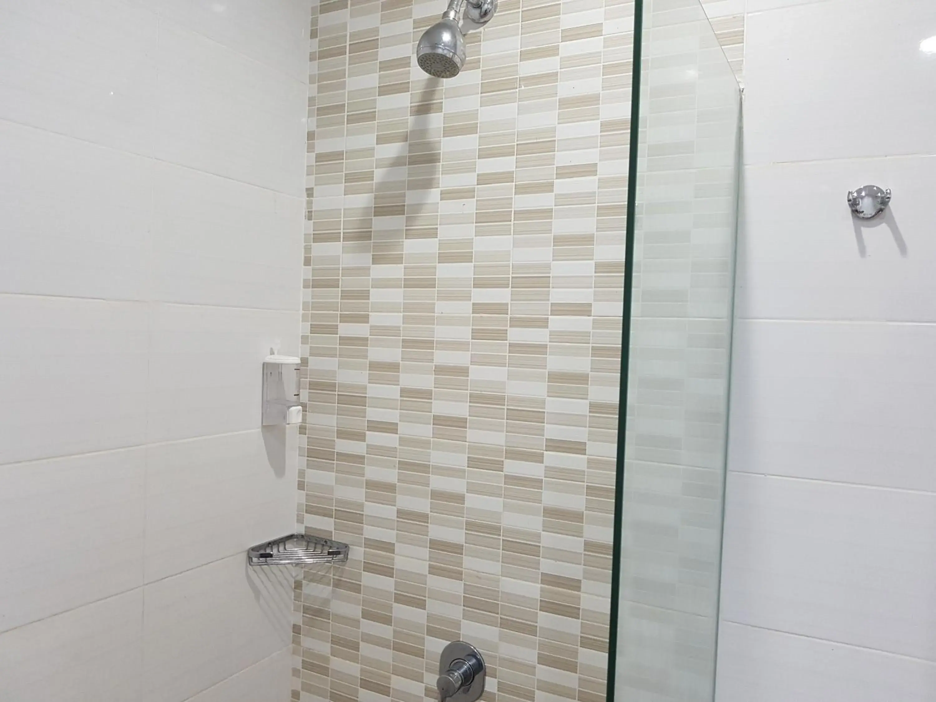 Shower, Bathroom in Matahari Hotel