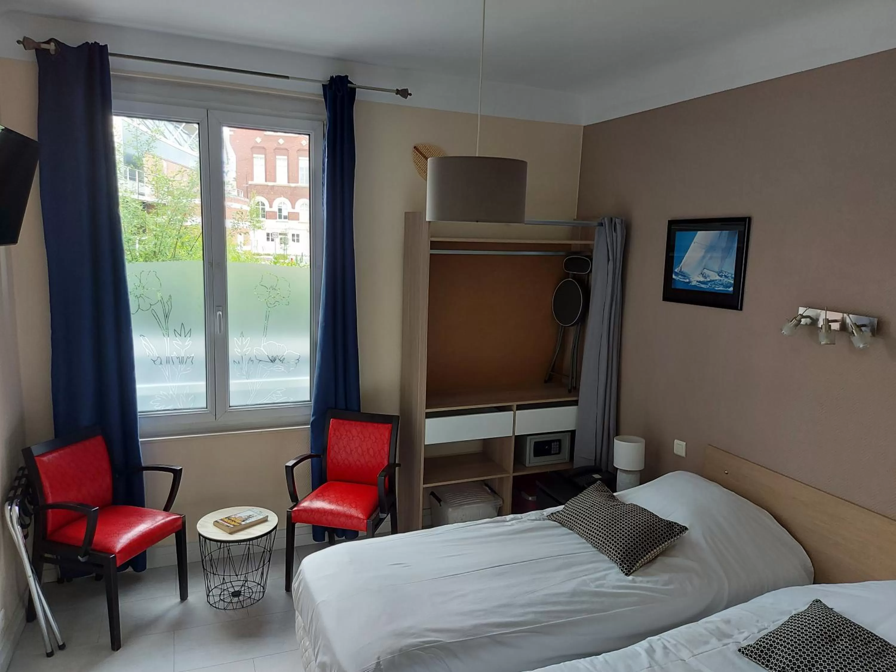 Bed in Hotel De La Paix