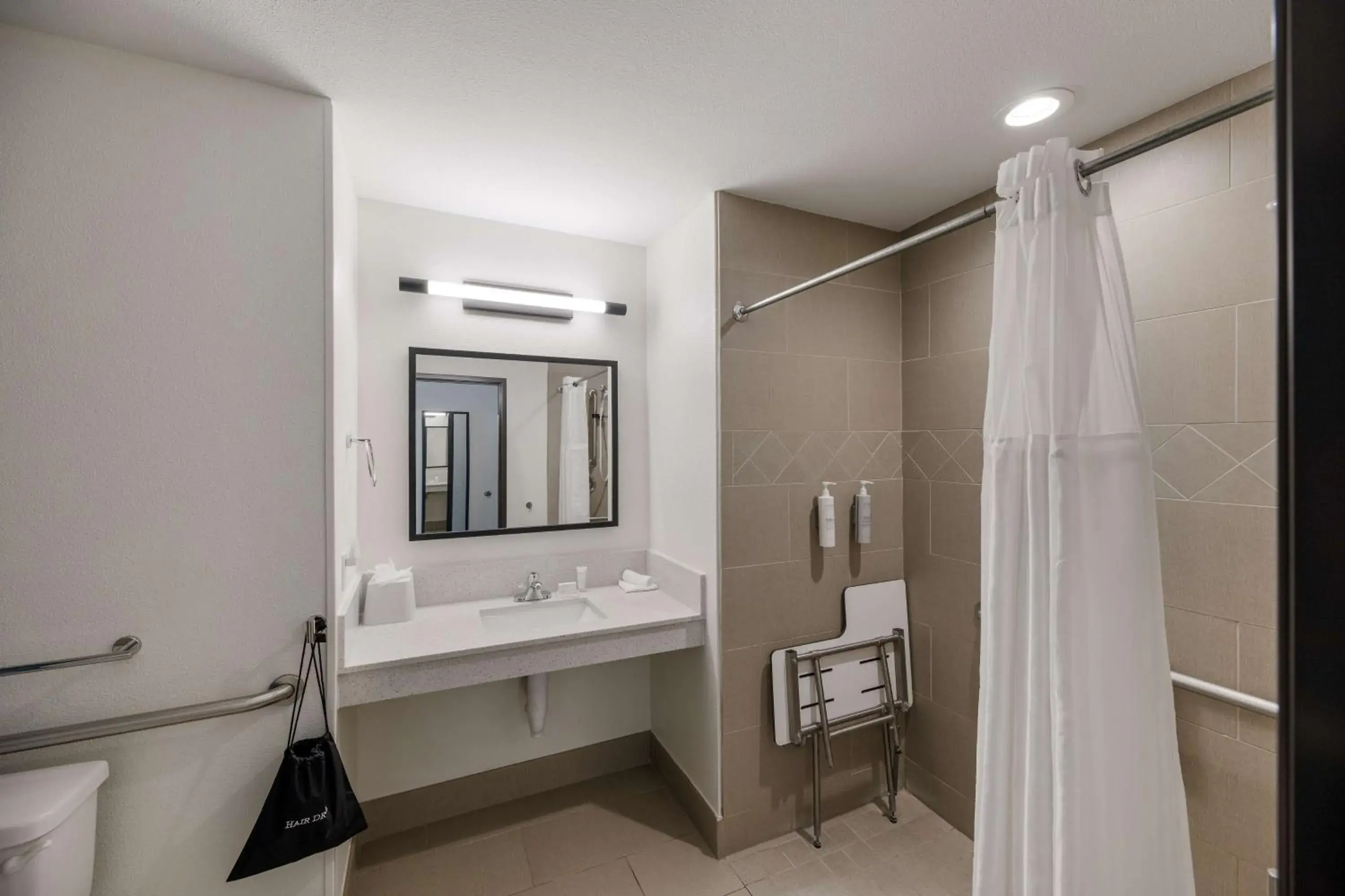 Shower, Bathroom in Super 8 by Wyndham Midland South