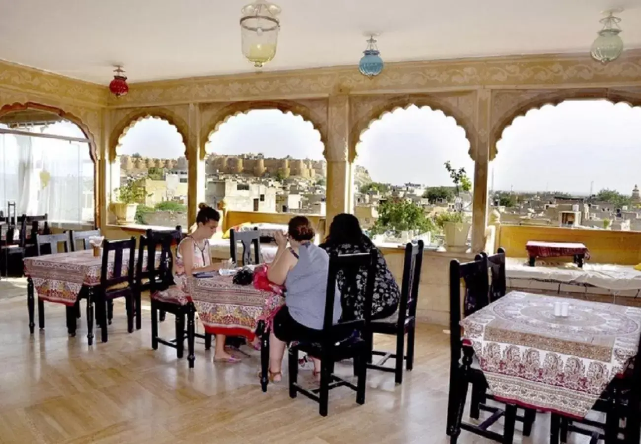 Restaurant/Places to Eat in Hotel Lal Garh Fort And Palace