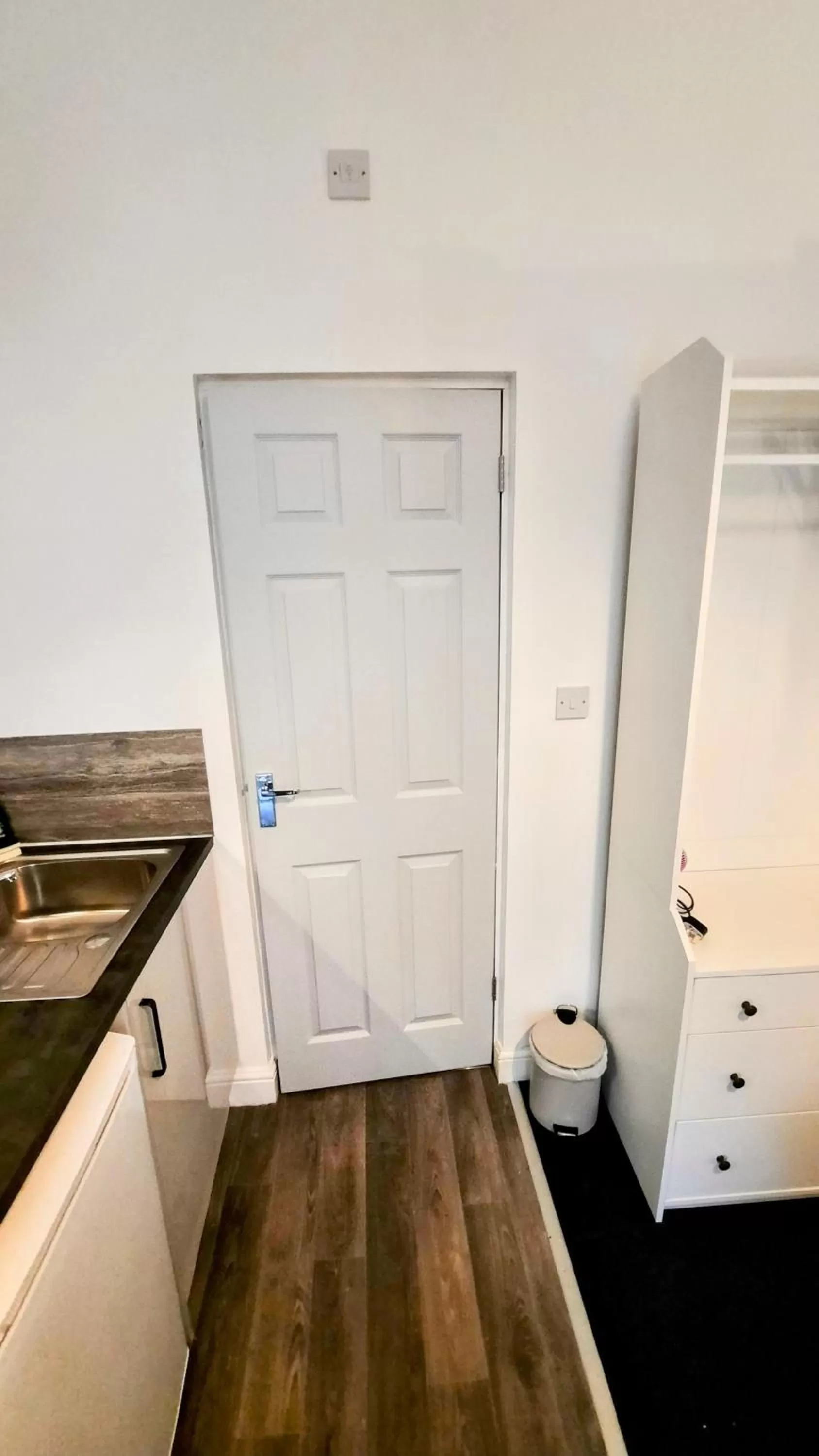 wardrobe, Bathroom in Burford Road - Stay. Sleep. Rest.