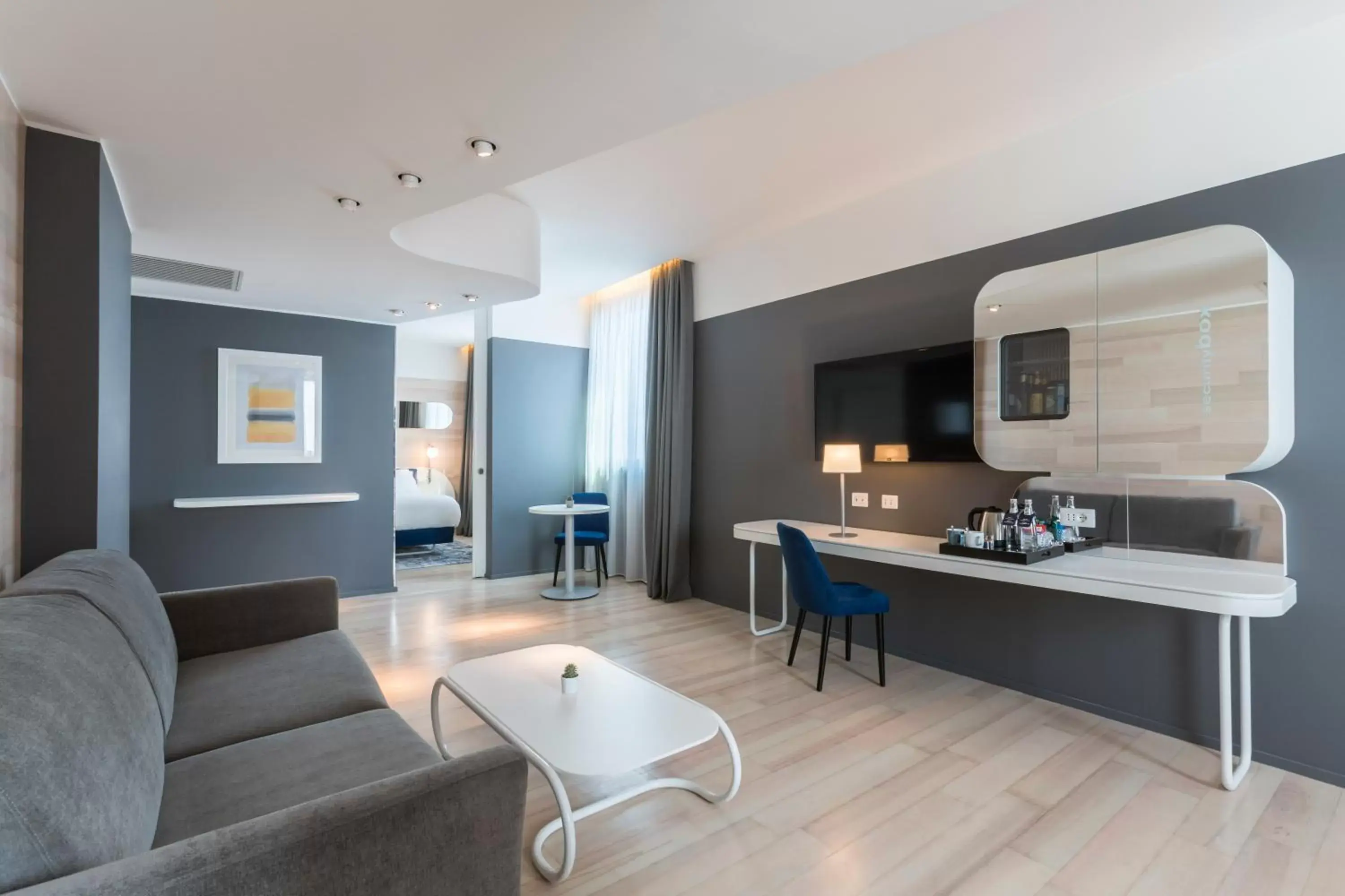 Living room, Kitchen/Kitchenette in voco Milan-Fiere, an IHG Hotel