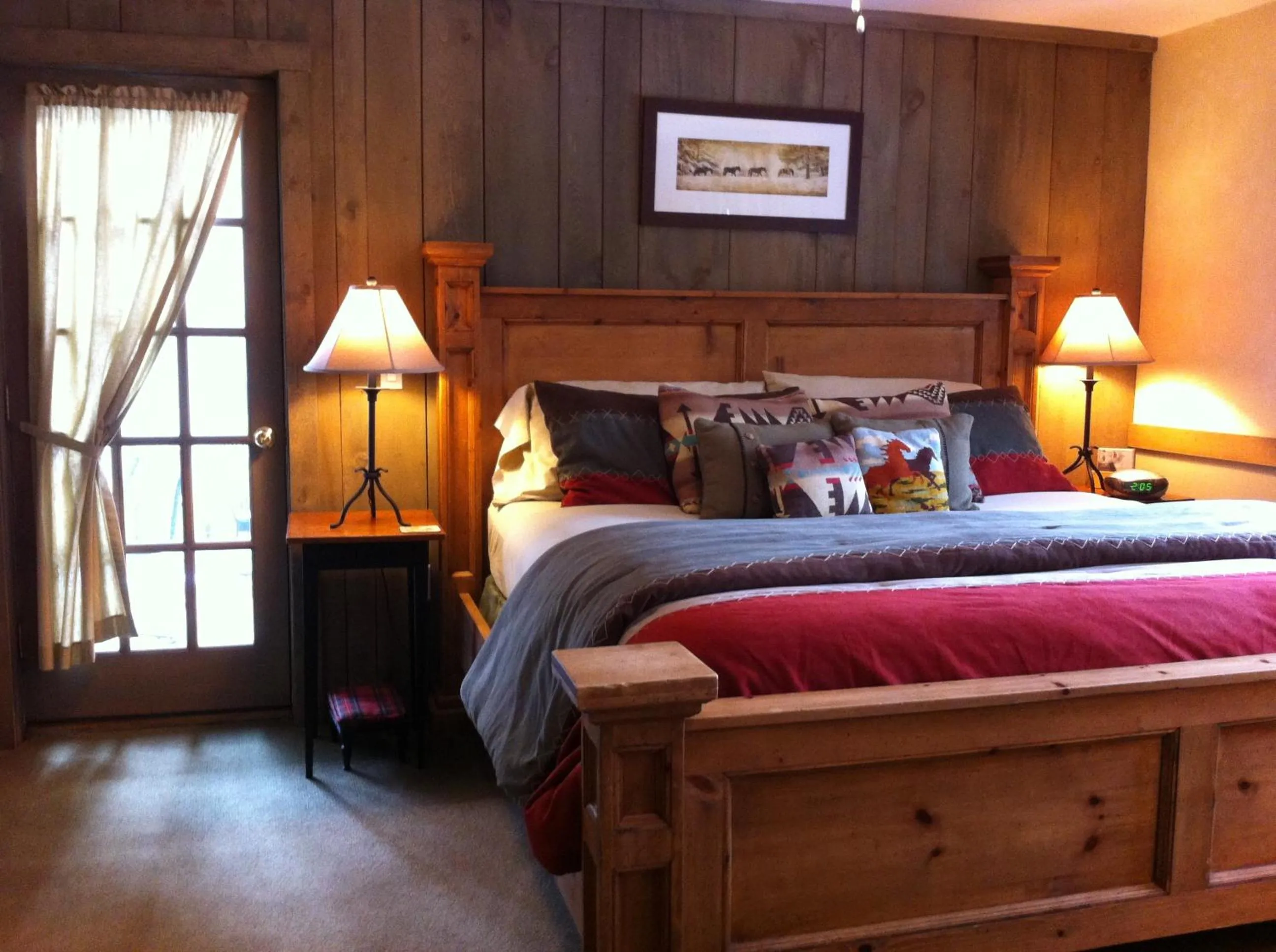 Junior Suite with Mountain View in Deerhill Inn