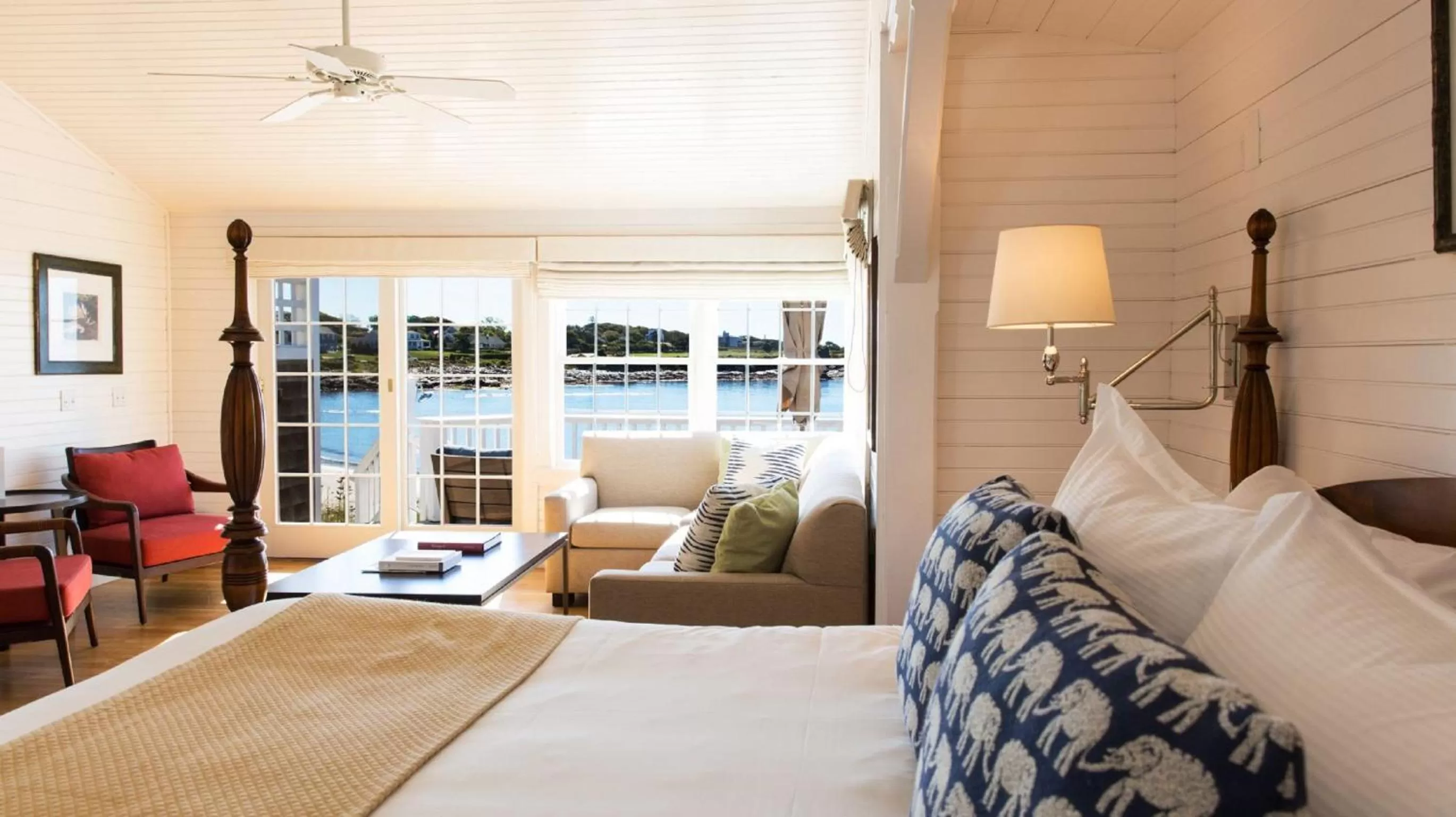 Photo of the whole room, Bed in Castle Hill Inn