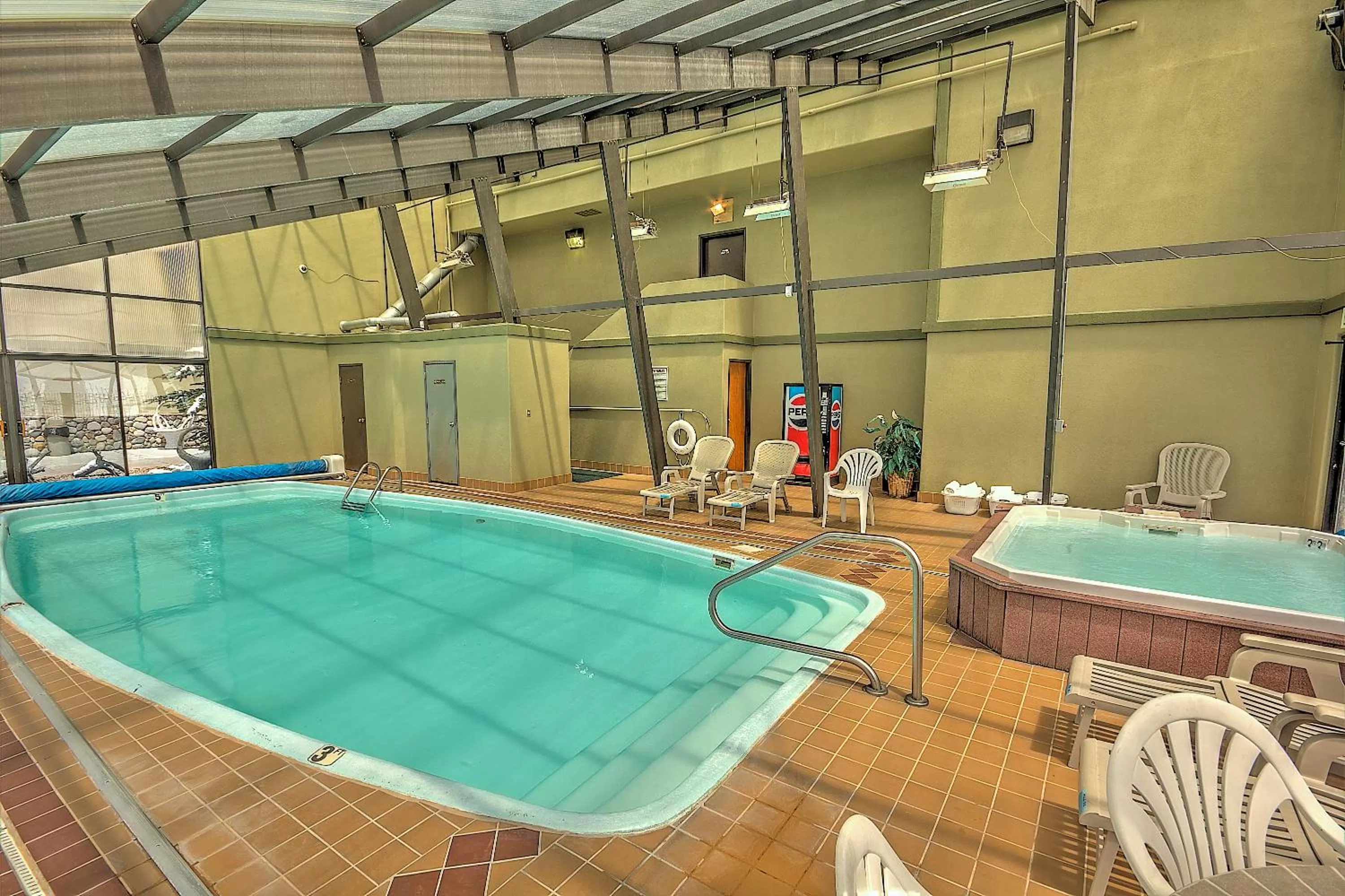 Swimming pool in Dillon Inn