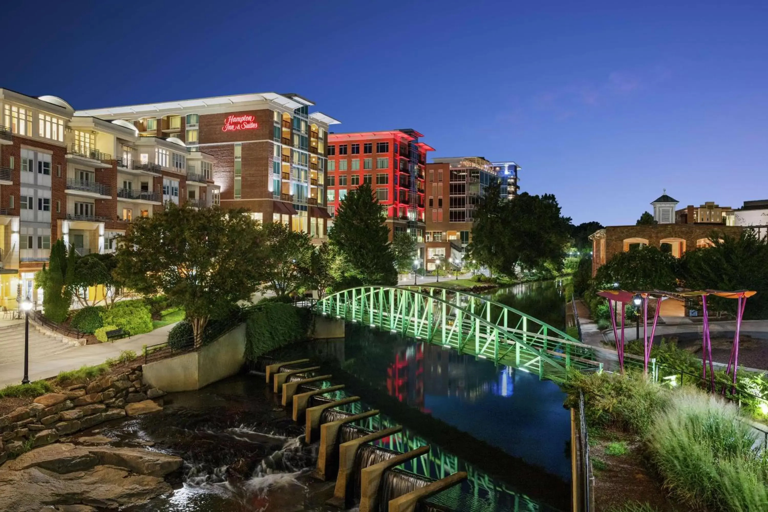 Property Building in Hampton Inn & Suites Greenville-Downtown-Riverplace