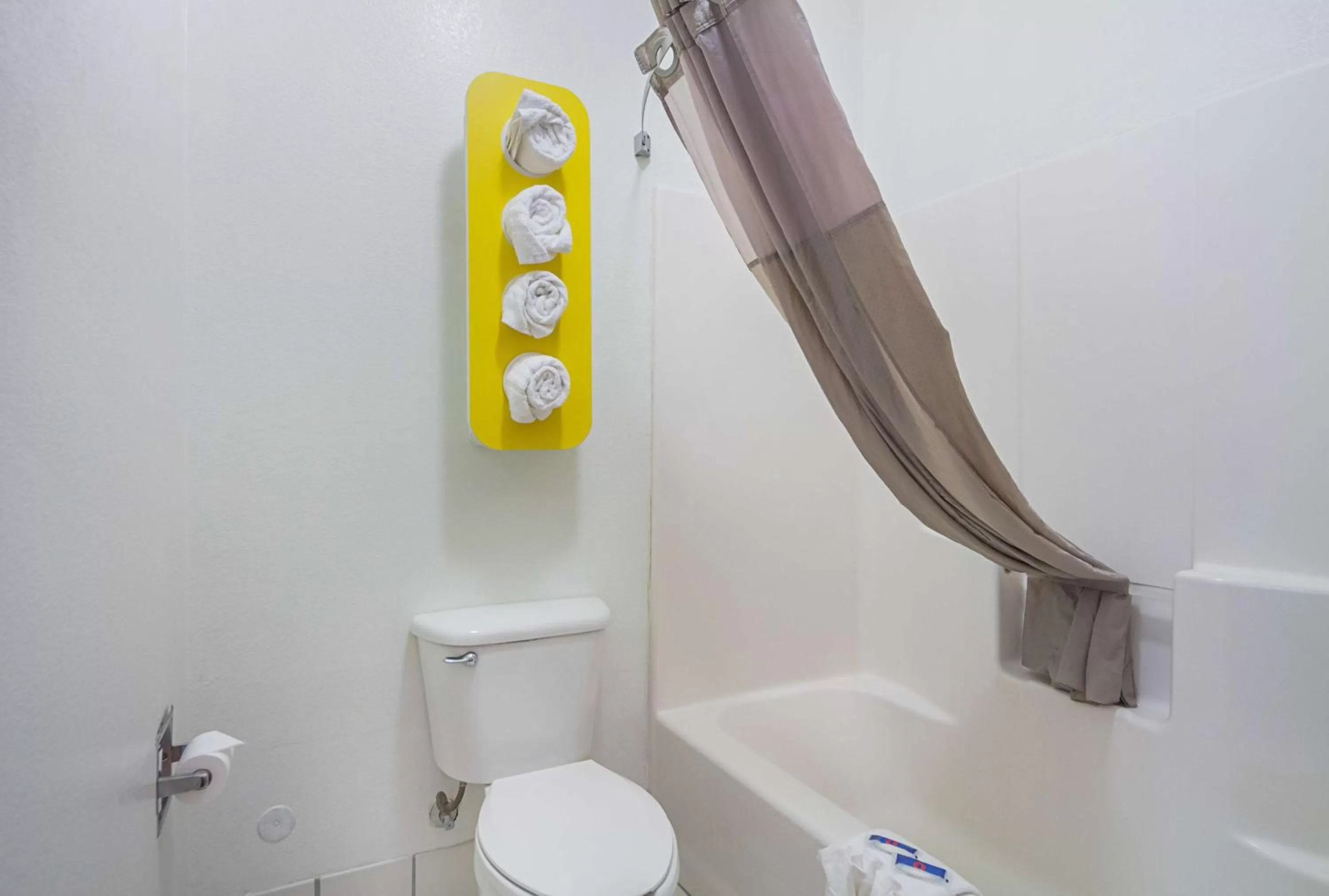 Toilet in Motel 6 Dallas – Irving DFW Airport South