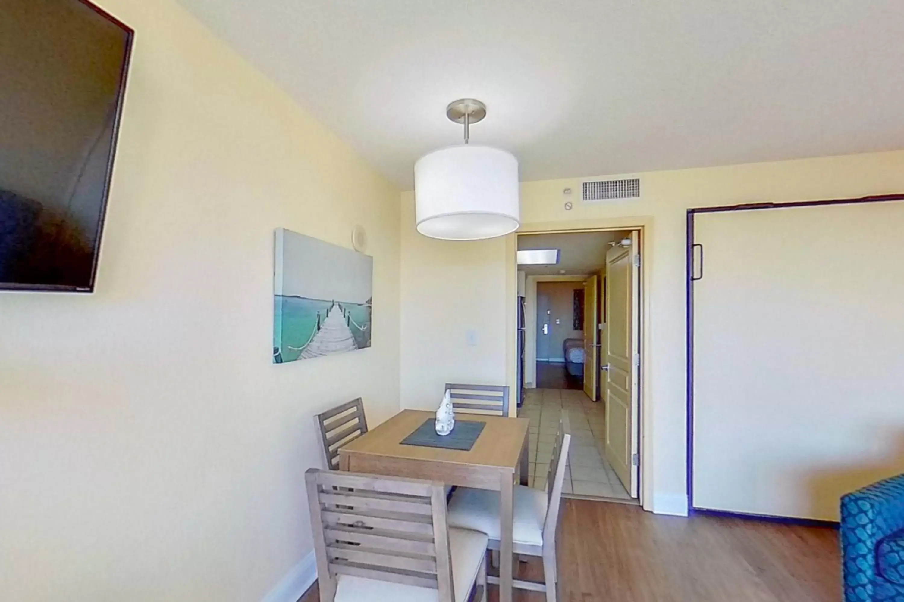 Dining Area in Bay Watch Resort & Conference Center