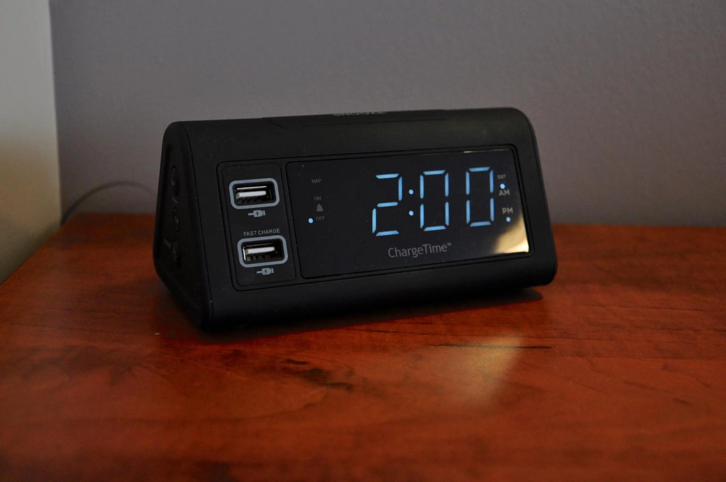 TV and multimedia in Moonlight Inn and Suites Sudbury