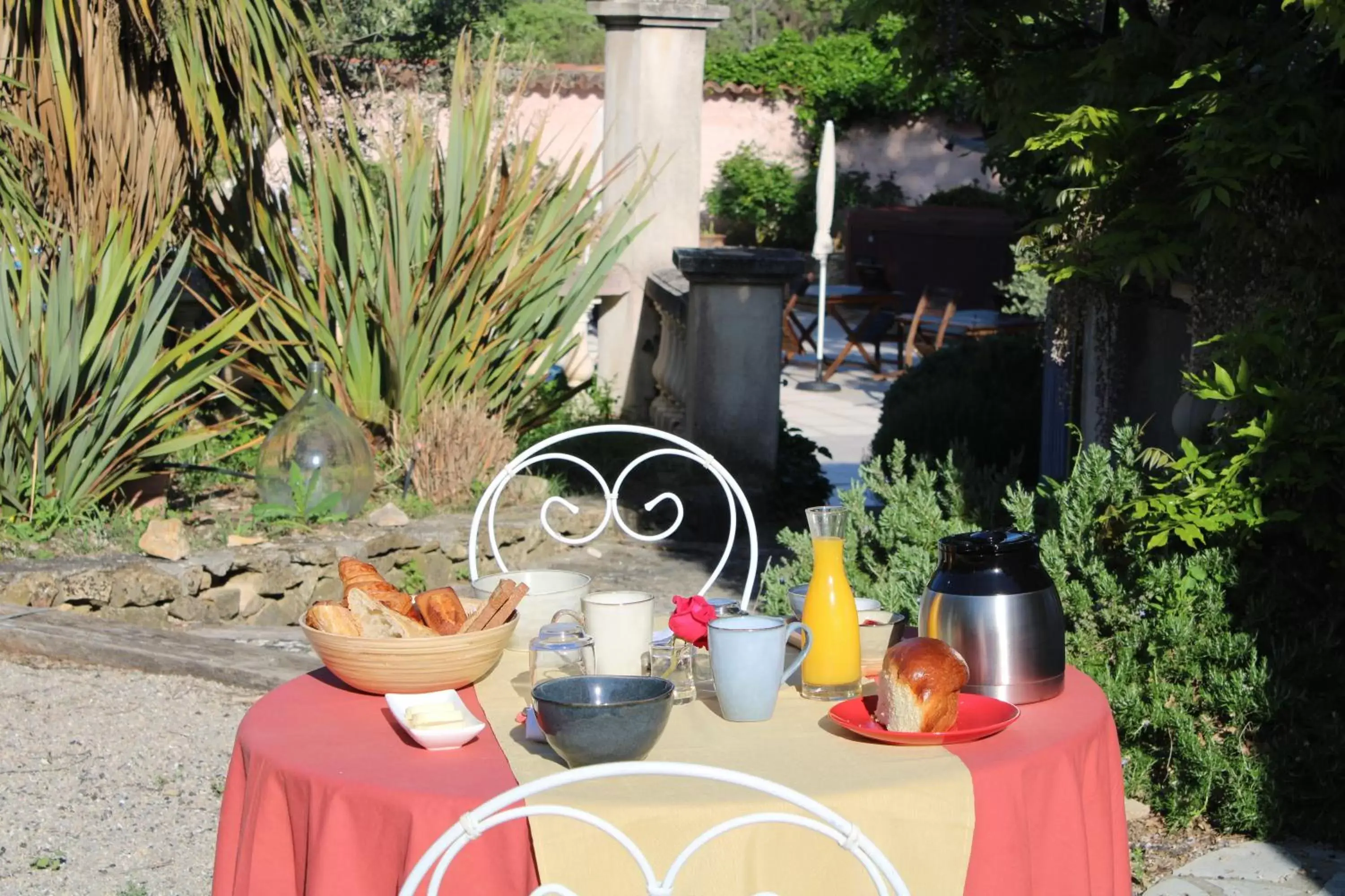 Patio, Breakfast in Les Secrets du Défends