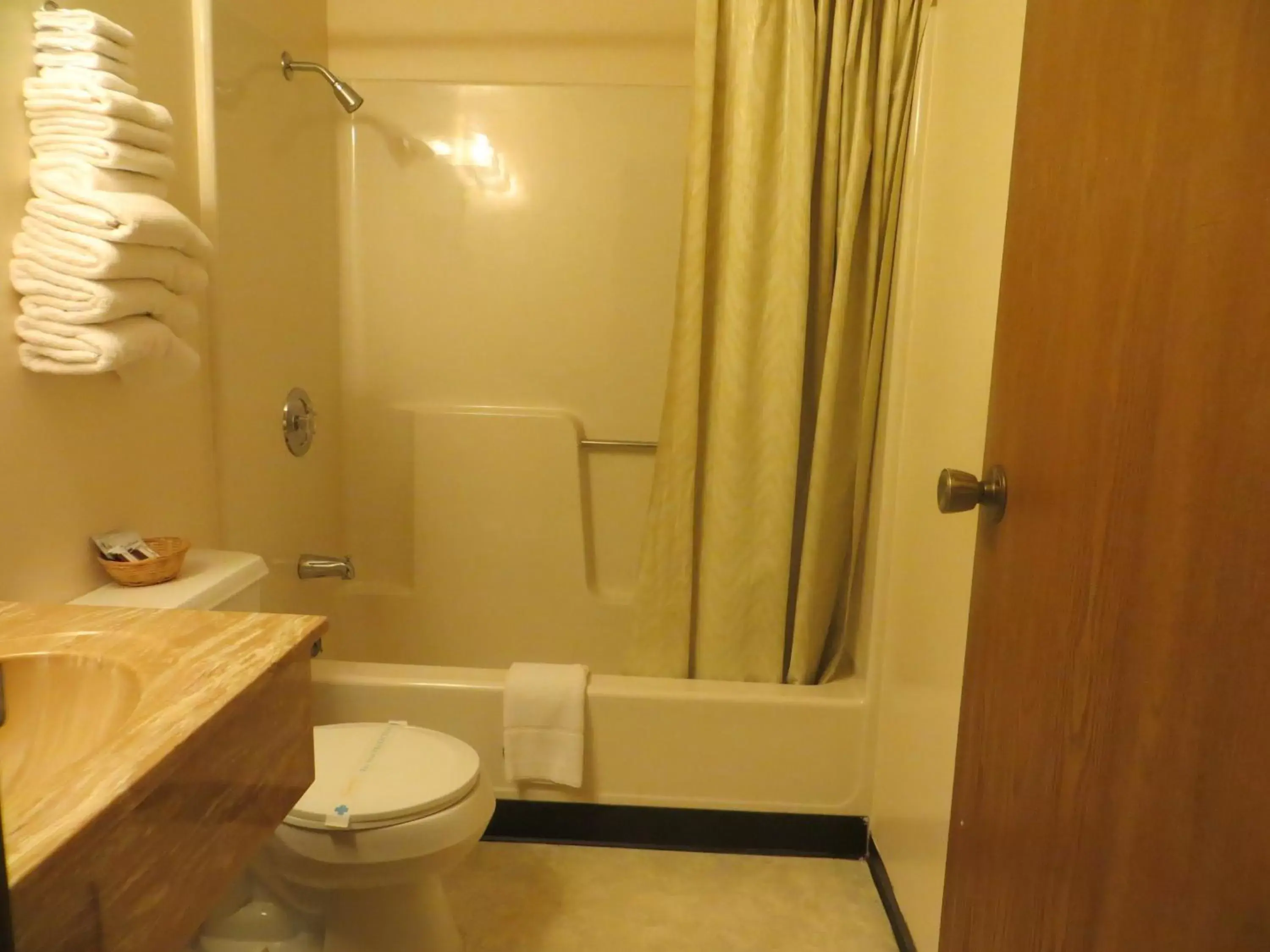 Baxter Inn 4 Less Baxter Inn 4 Less