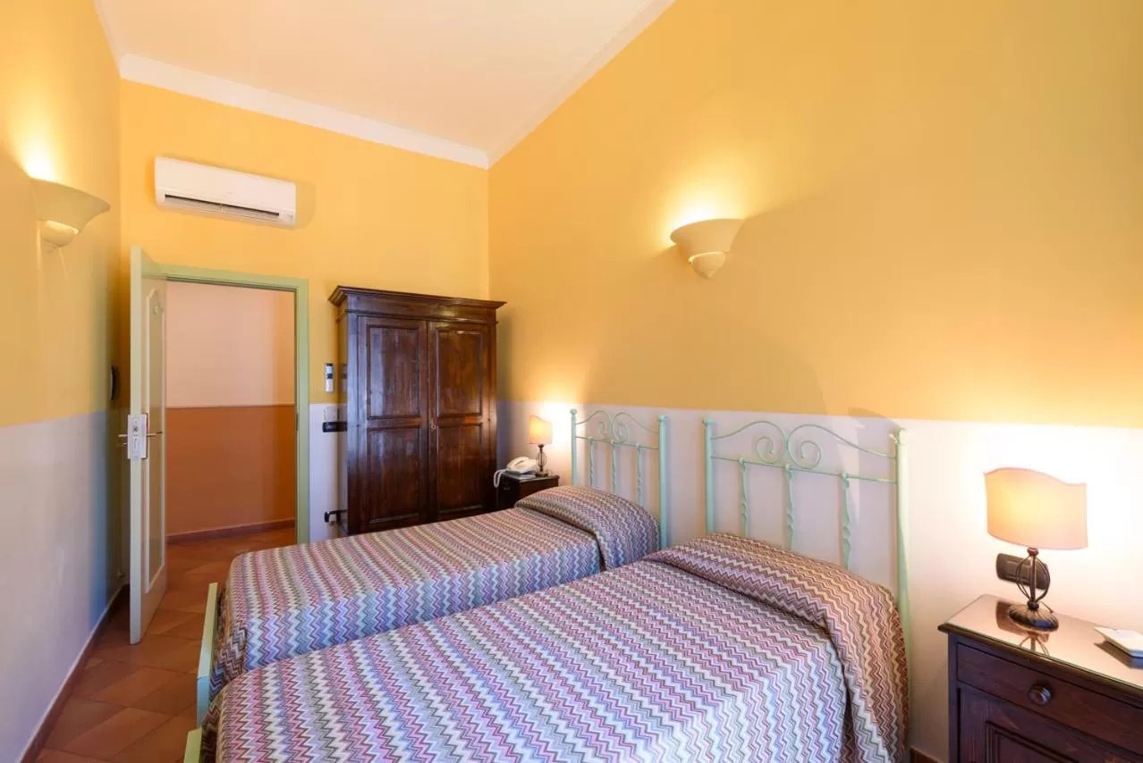 Bed in Hotel Mergellina