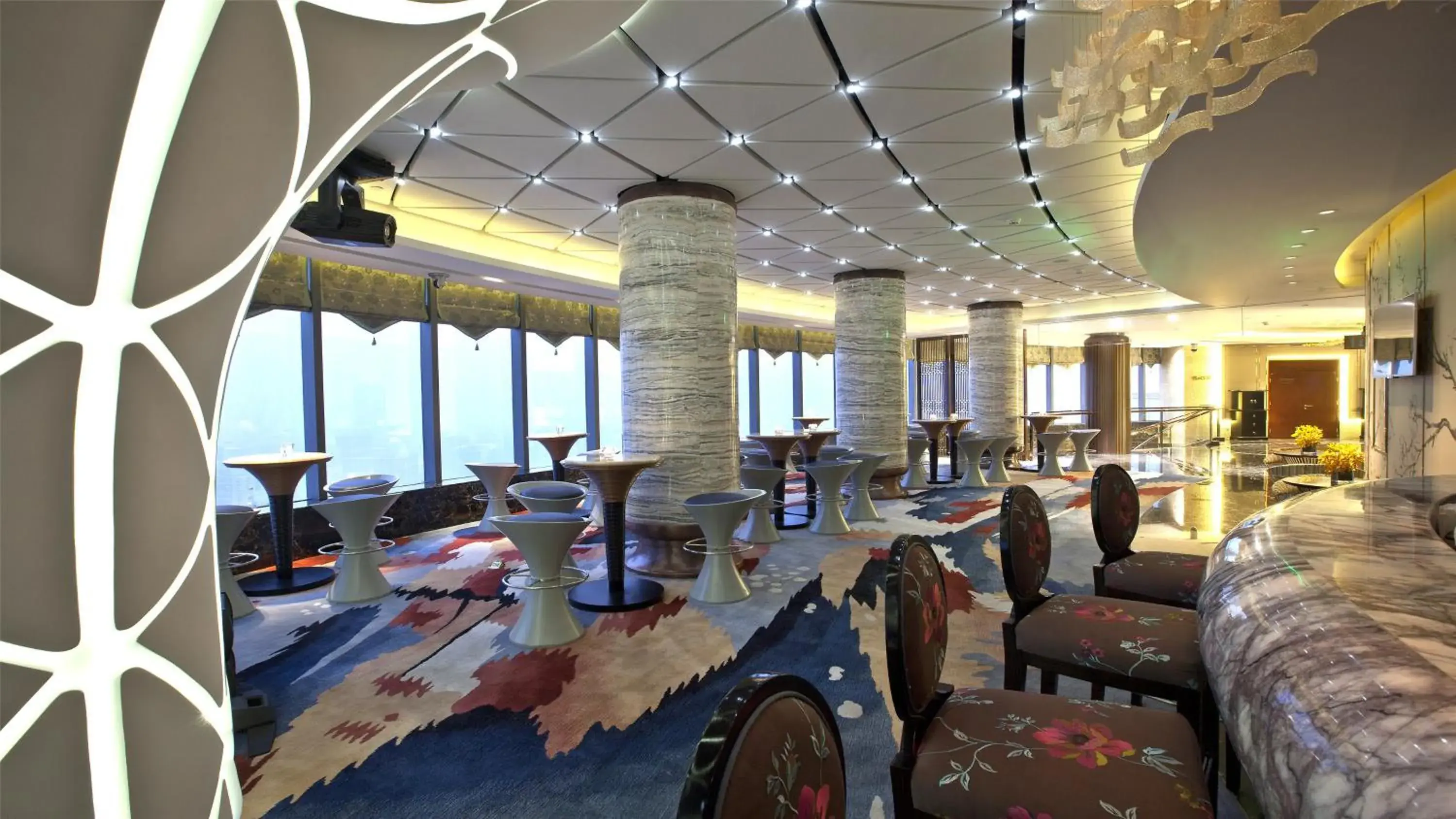 Lounge or bar in Crowne Plaza Xi'an by IHG Lounge or bar in Crowne Plaza Xi'an by IHG