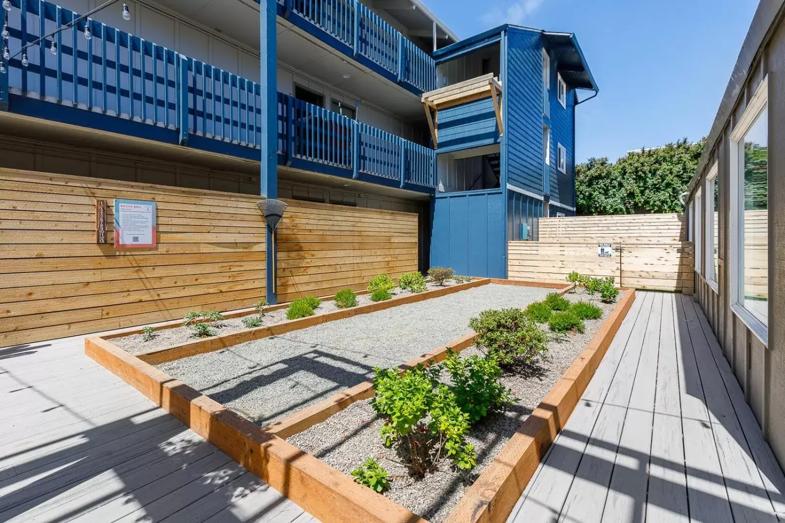 Patio, Swimming Pool in Surfland Hotel