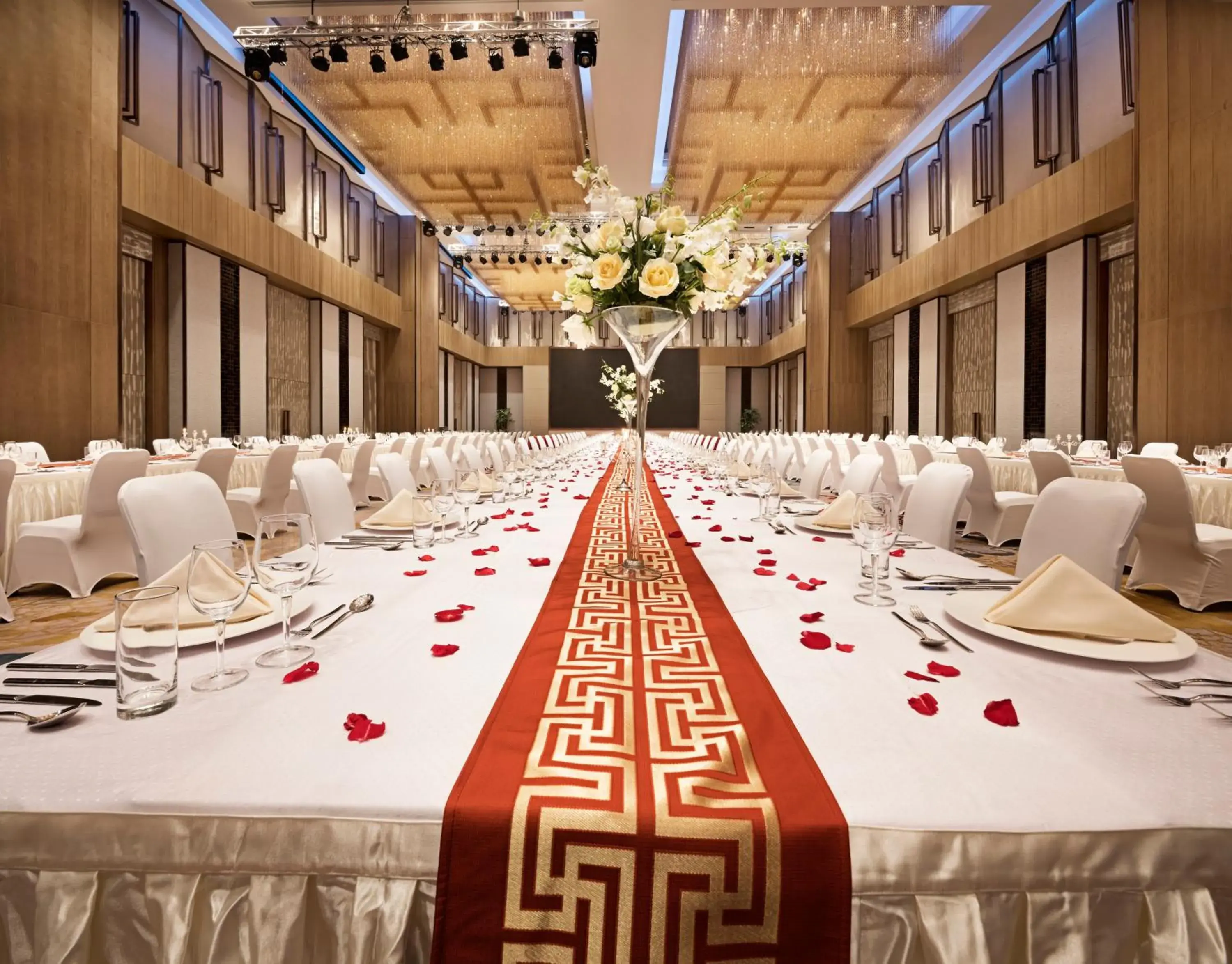 Banquet/Function facilities, Restaurant/Places to Eat in Hualuxe Wuhu