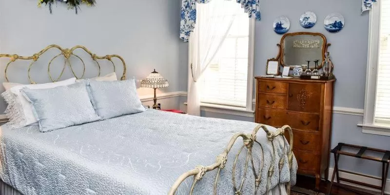 Bed in The Richard Johnston Inn & 1890 Caroline House