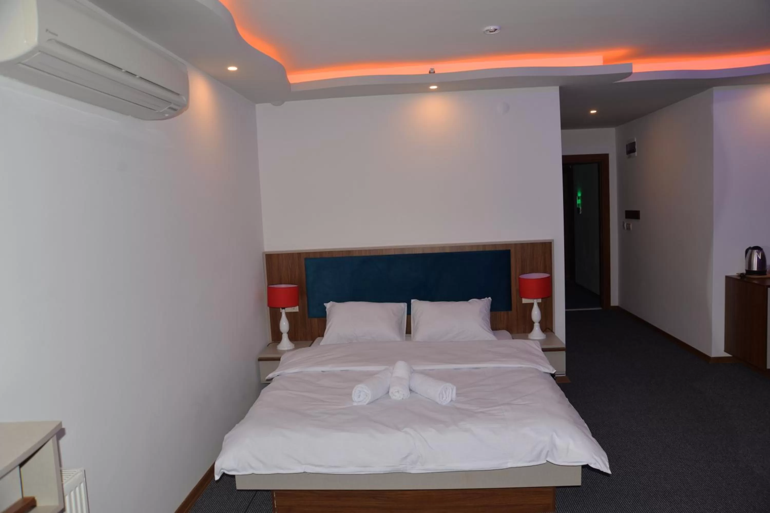 Bed in TEVETOGLU HOTEL