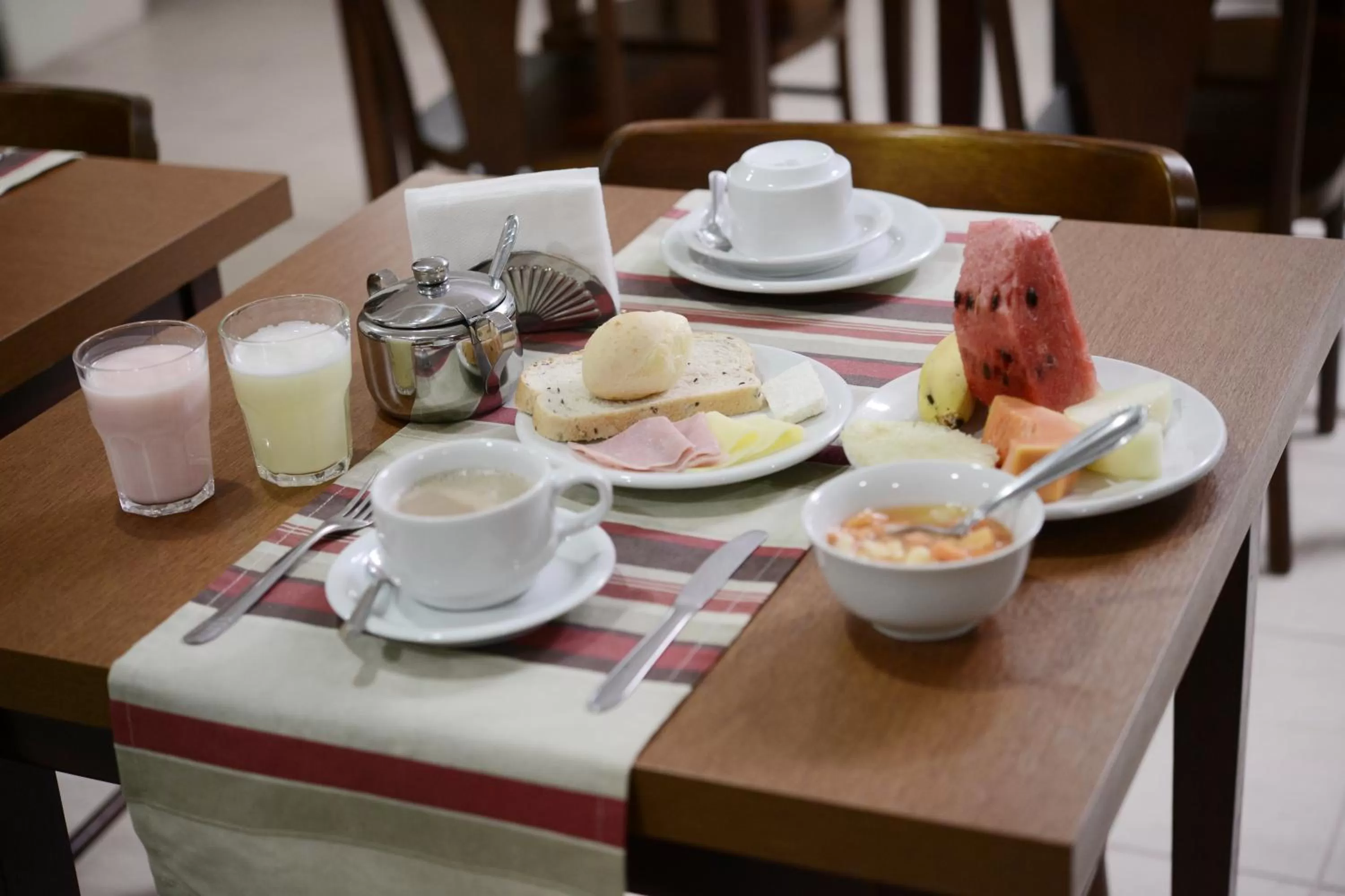 Food and drinks in Hotel Dom Rafael Express