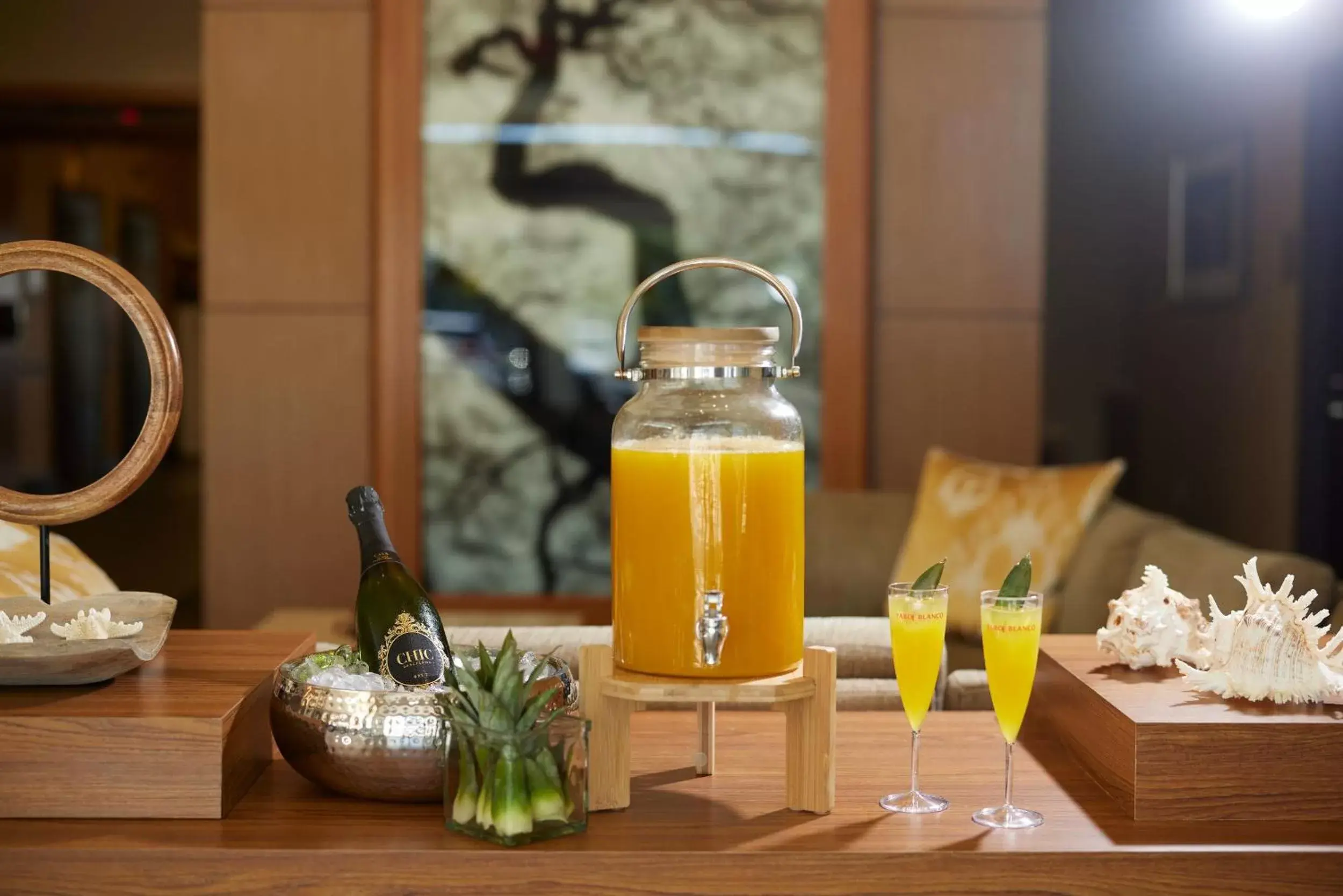 Lobby or reception, Drinks in Faro Blanco Resort & Yacht Club
