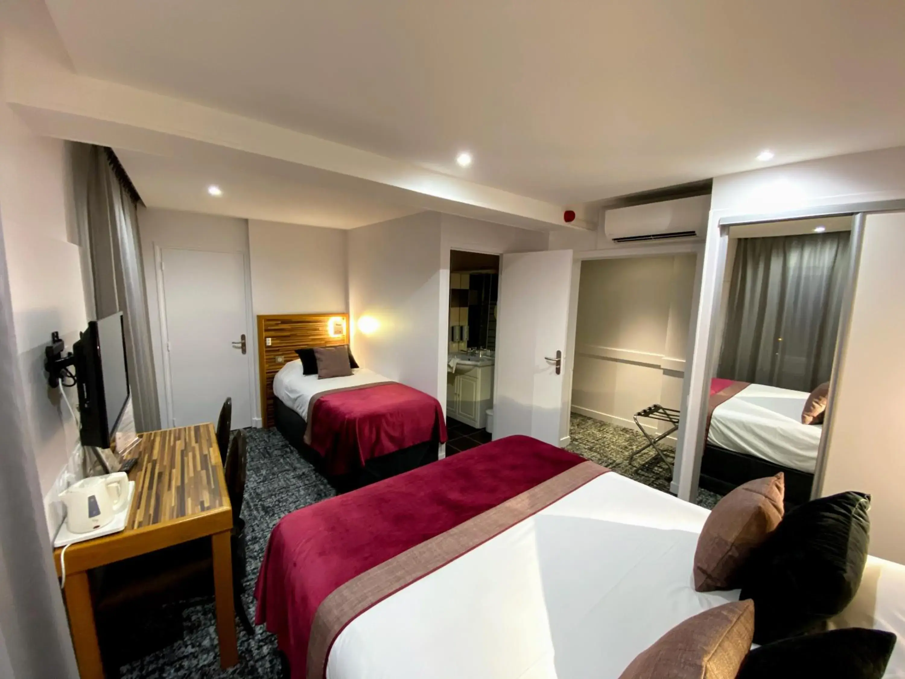 Photo of the whole room, Bed in Logis - Le Christina Photo of the whole room, Bed in Logis - Le Christina