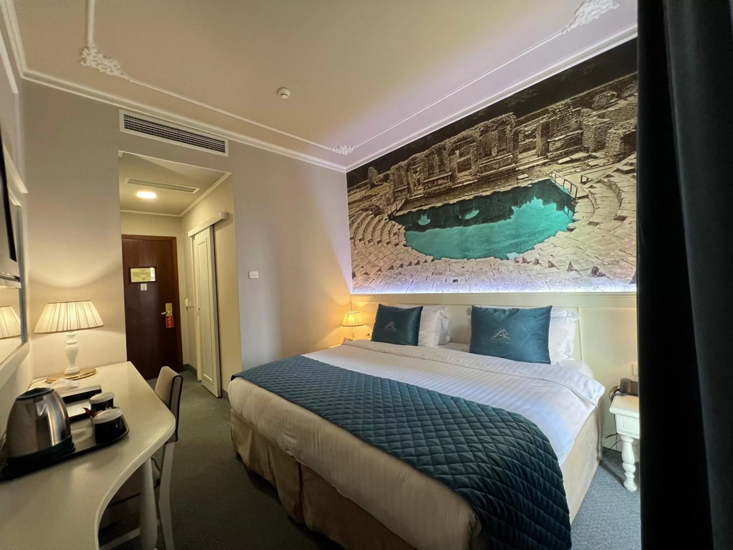 Bed in Adriatik Hotel, BW Premier Collection