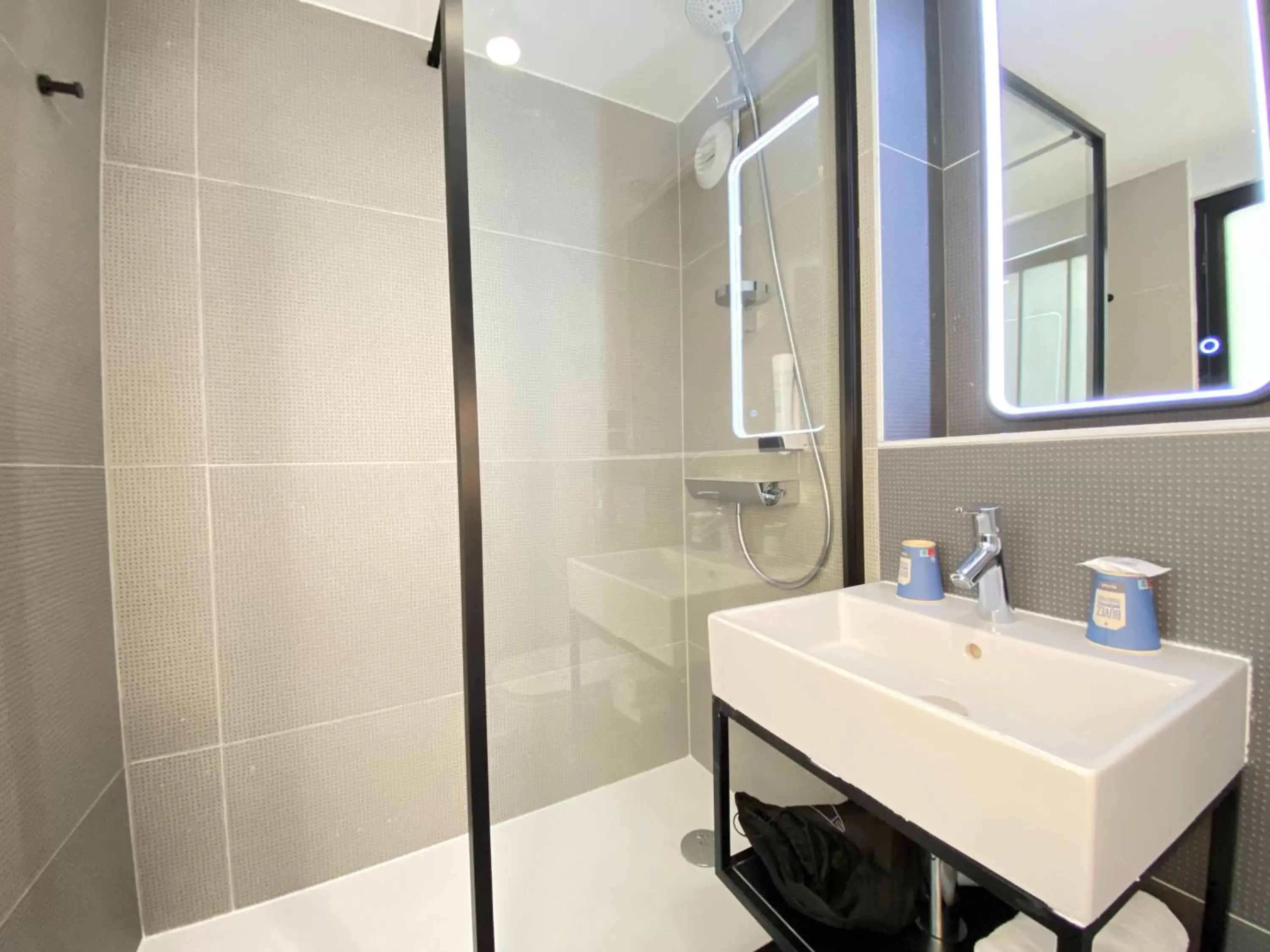 Shower, Bathroom in Kyriad Bourgoin-Jallieu