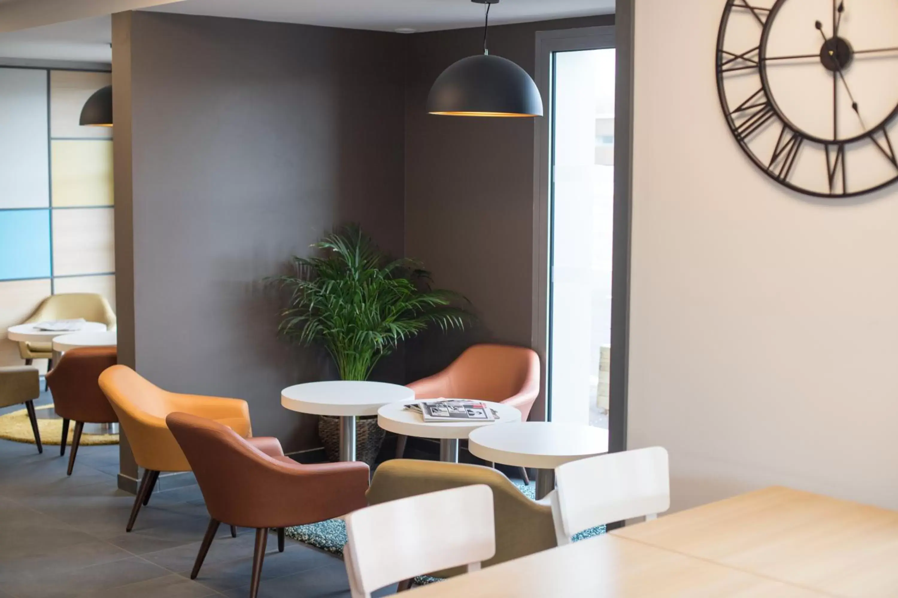 Business facilities, Seating Area in B&B HOTEL CHARTRES Oceane