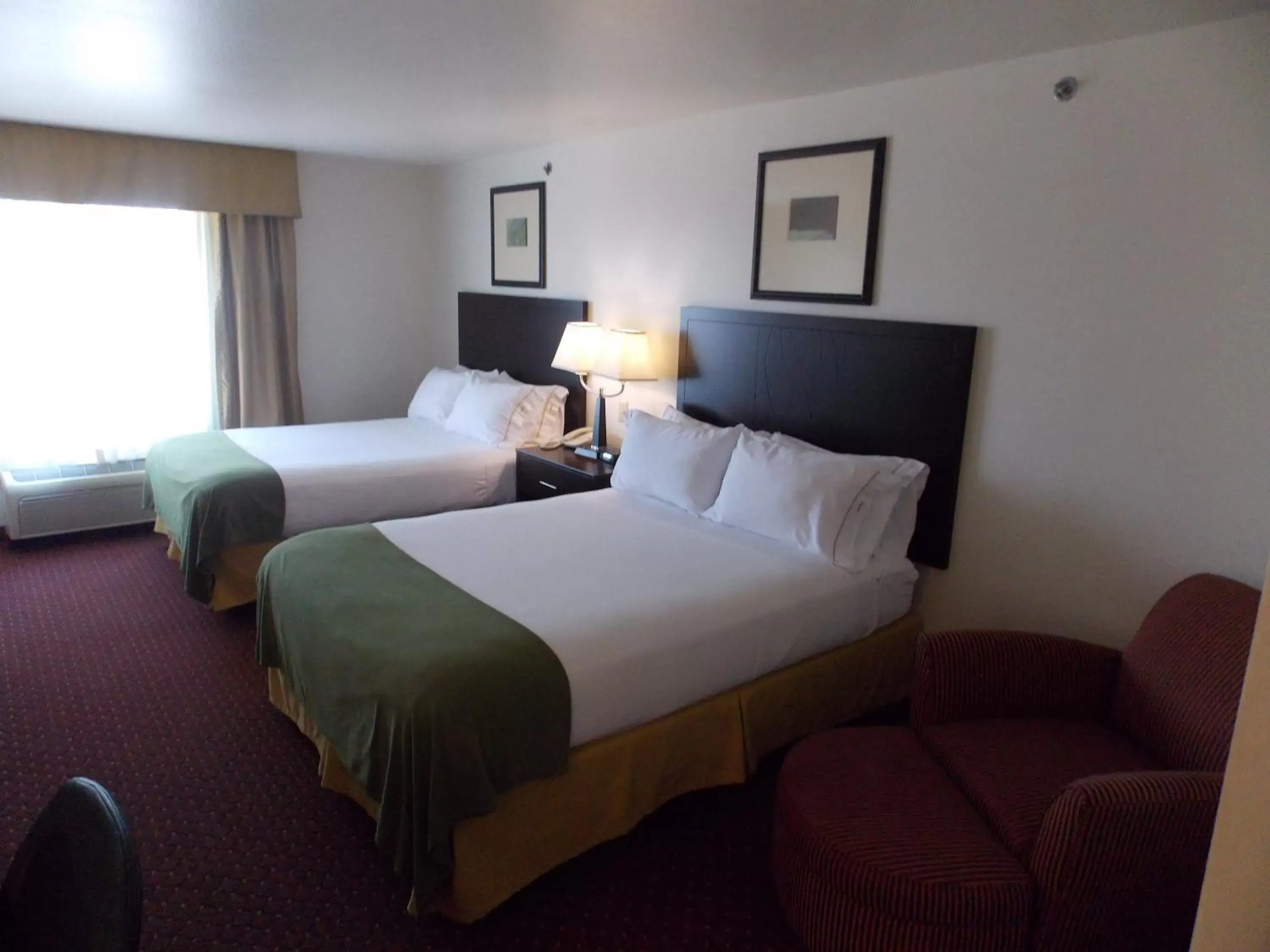 Bed in Holiday Inn Express Syracuse-Fairgrounds, an IHG Hotel