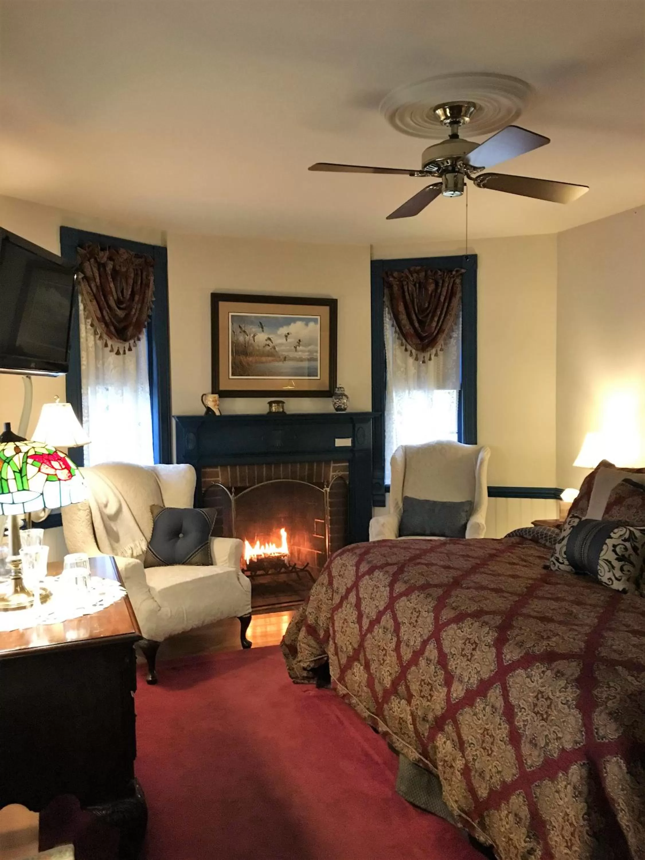 Bed in Parsonage Inn Bed and Breakfast