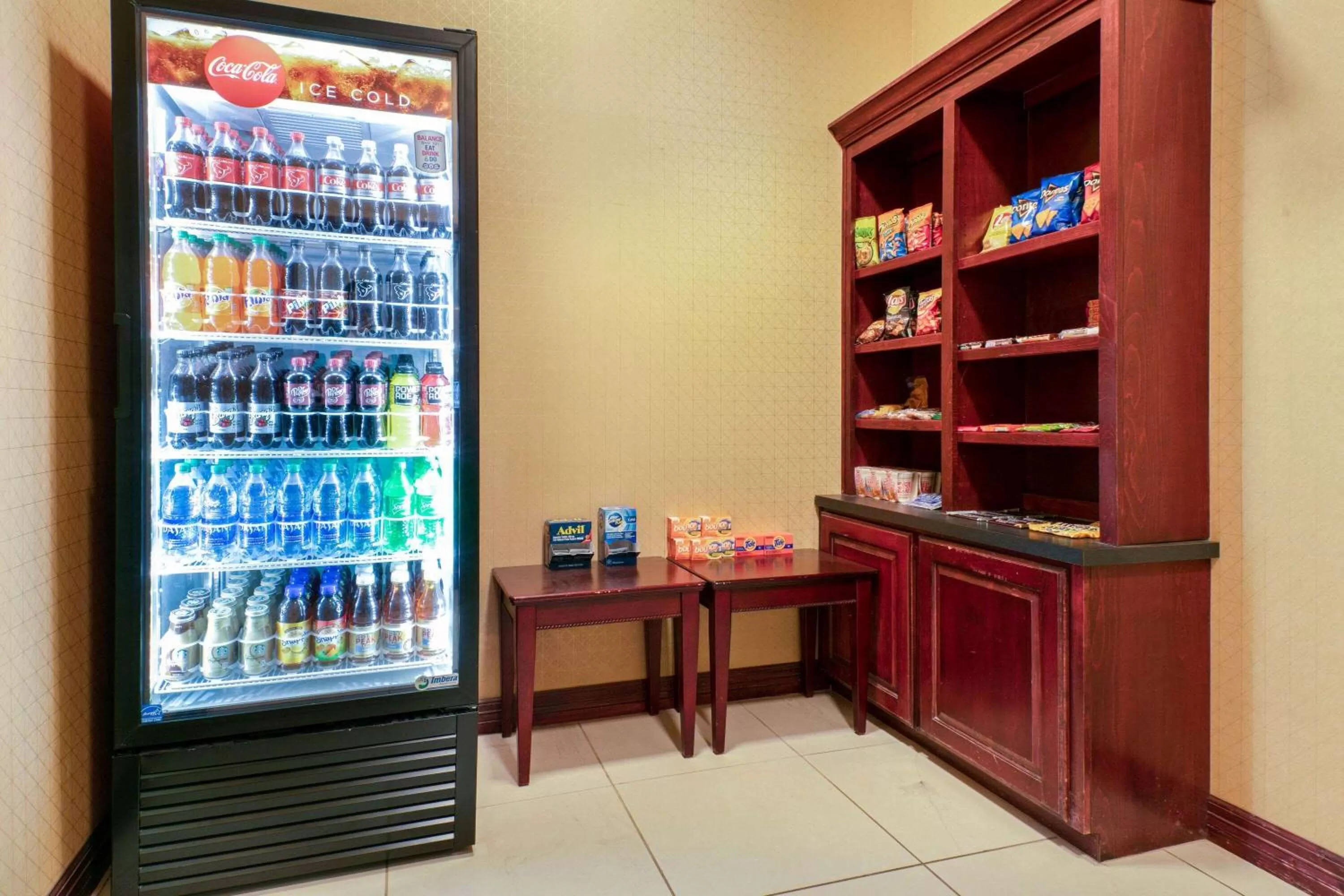 Food and drinks in La Quinta by Wyndham Lindale