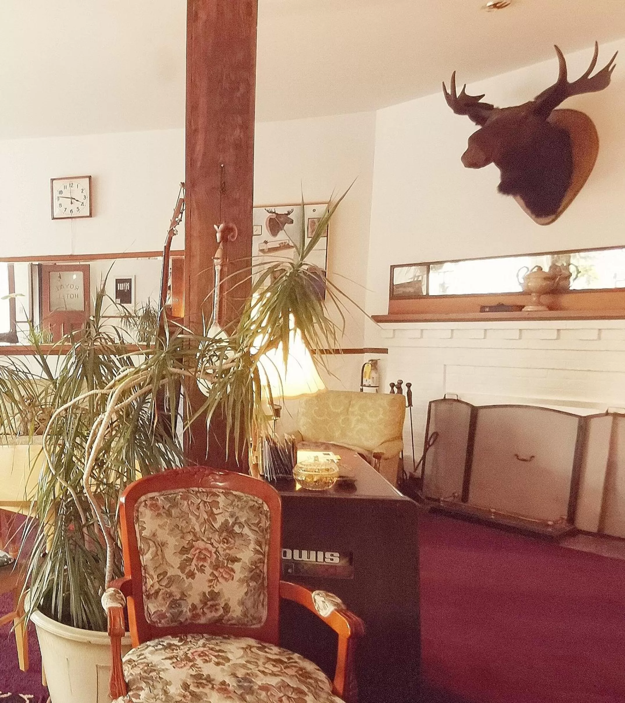 Living room, Seating Area in Royal Hotel