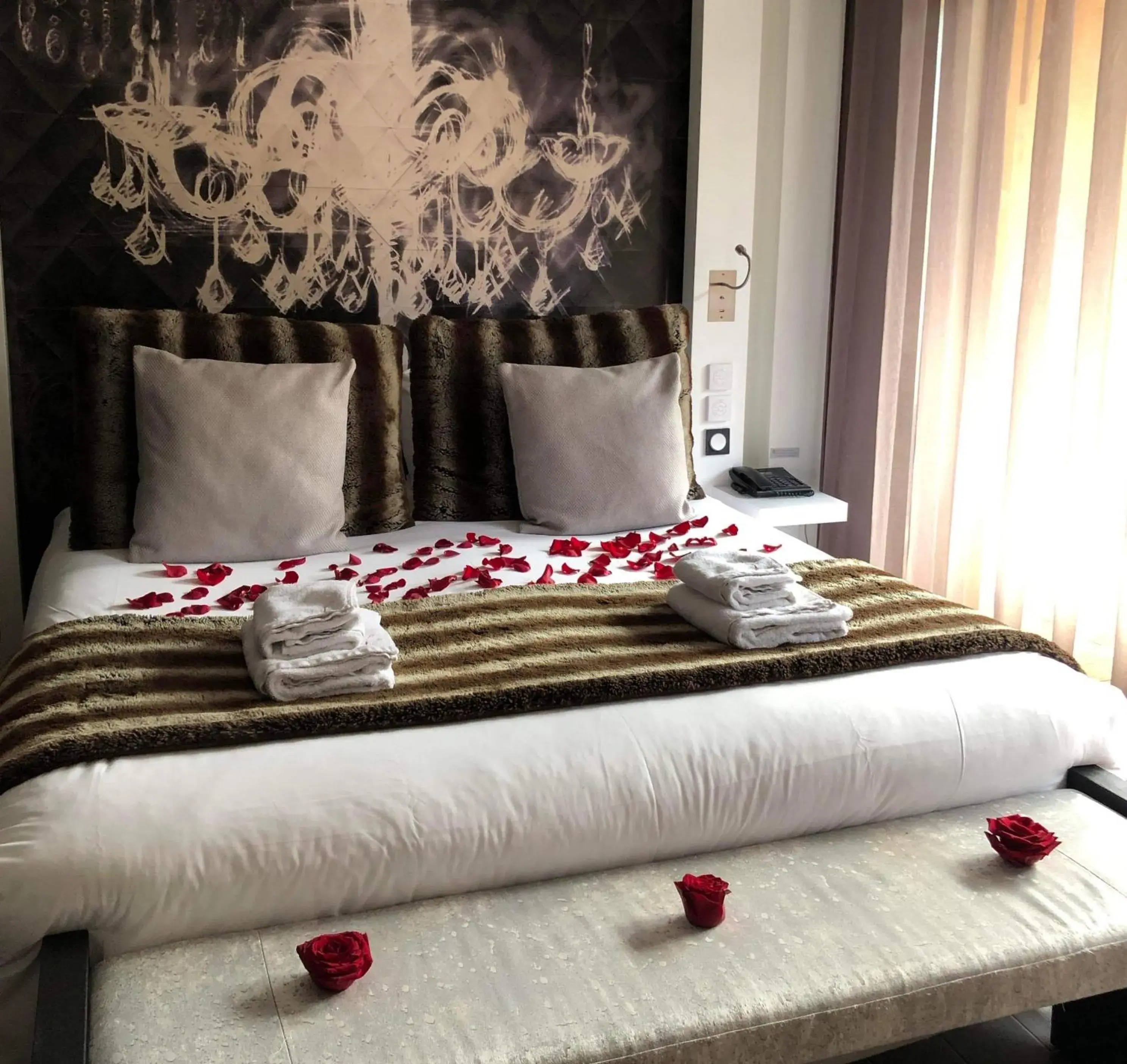 Bedroom, Bed in Hôtel Le Parc - La Table de Franck Putelat