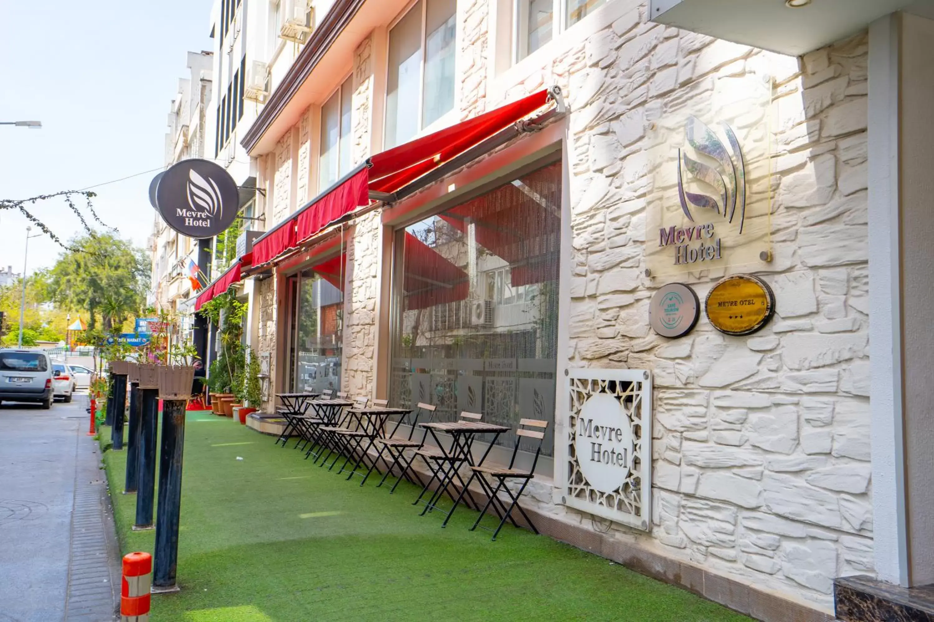 Property building in Mevre Hotel Property building in Mevre Hotel