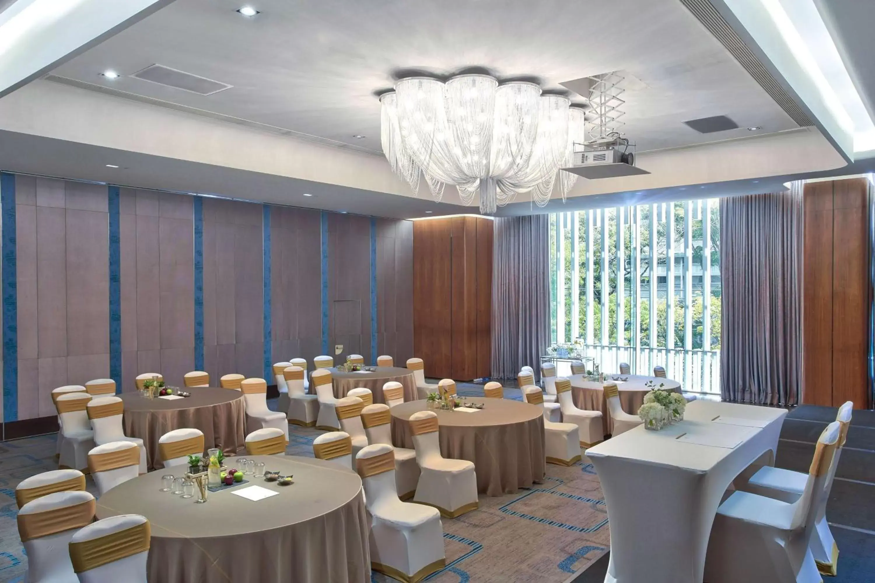 Meeting/conference room, Restaurant/Places to Eat in DoubleTree by Hilton Sukhumvit Bangkok