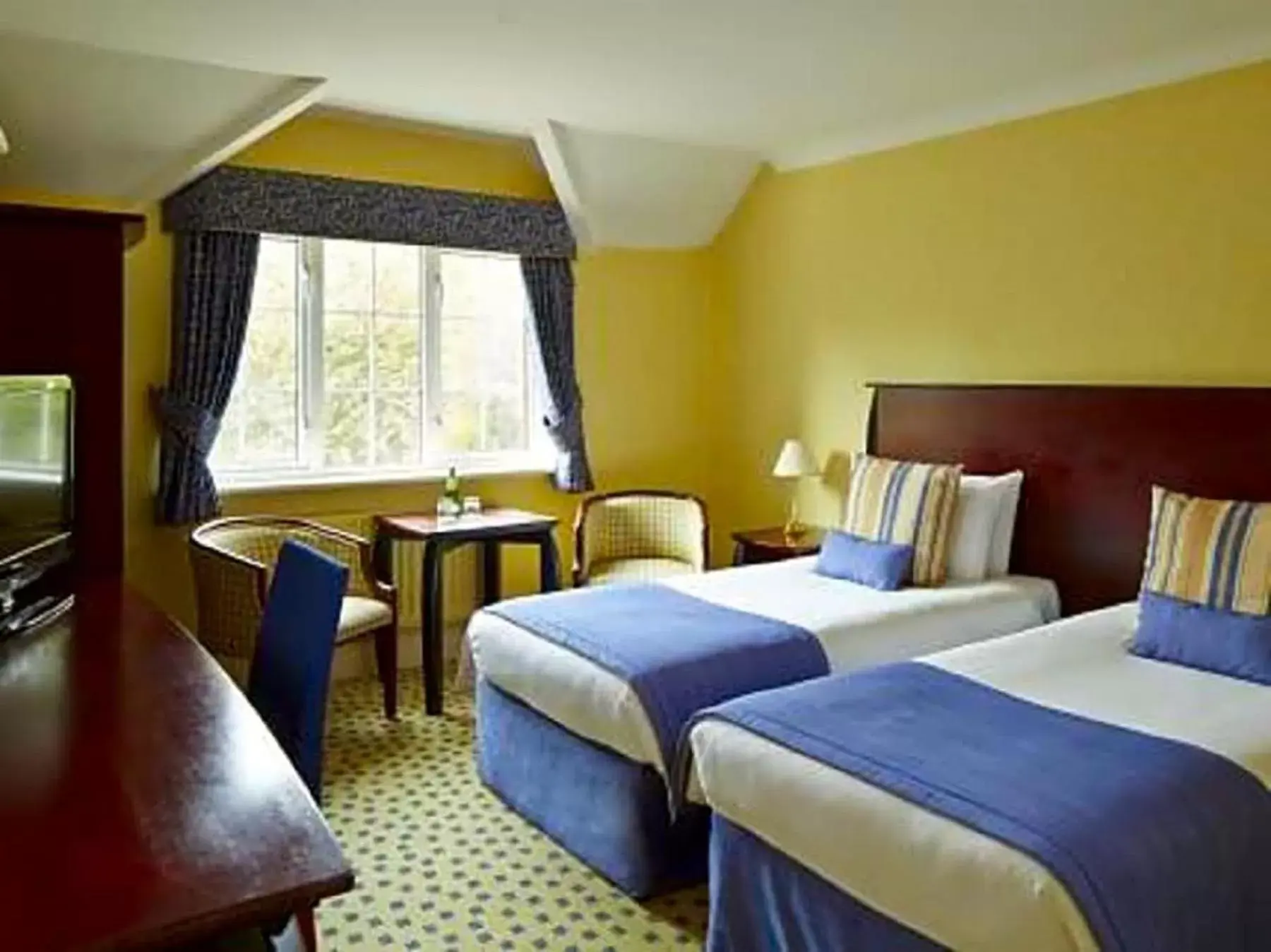 Bed in Basingstoke Country Hotel & Spa