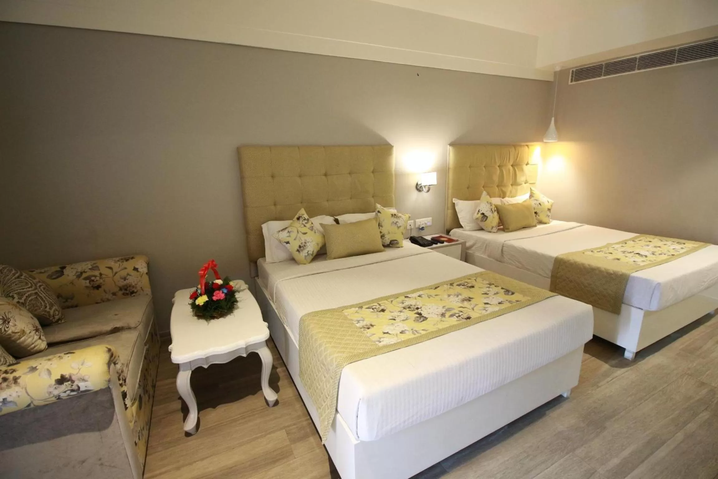 Photo of the whole room, Bed in Hotel Emerald