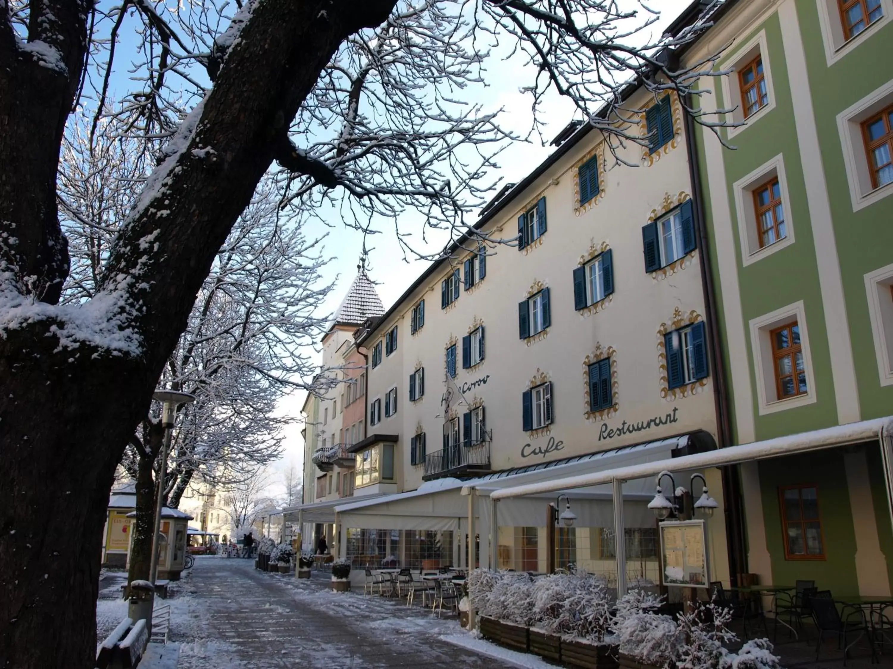 Neighbourhood, Property Building in Corso am Graben