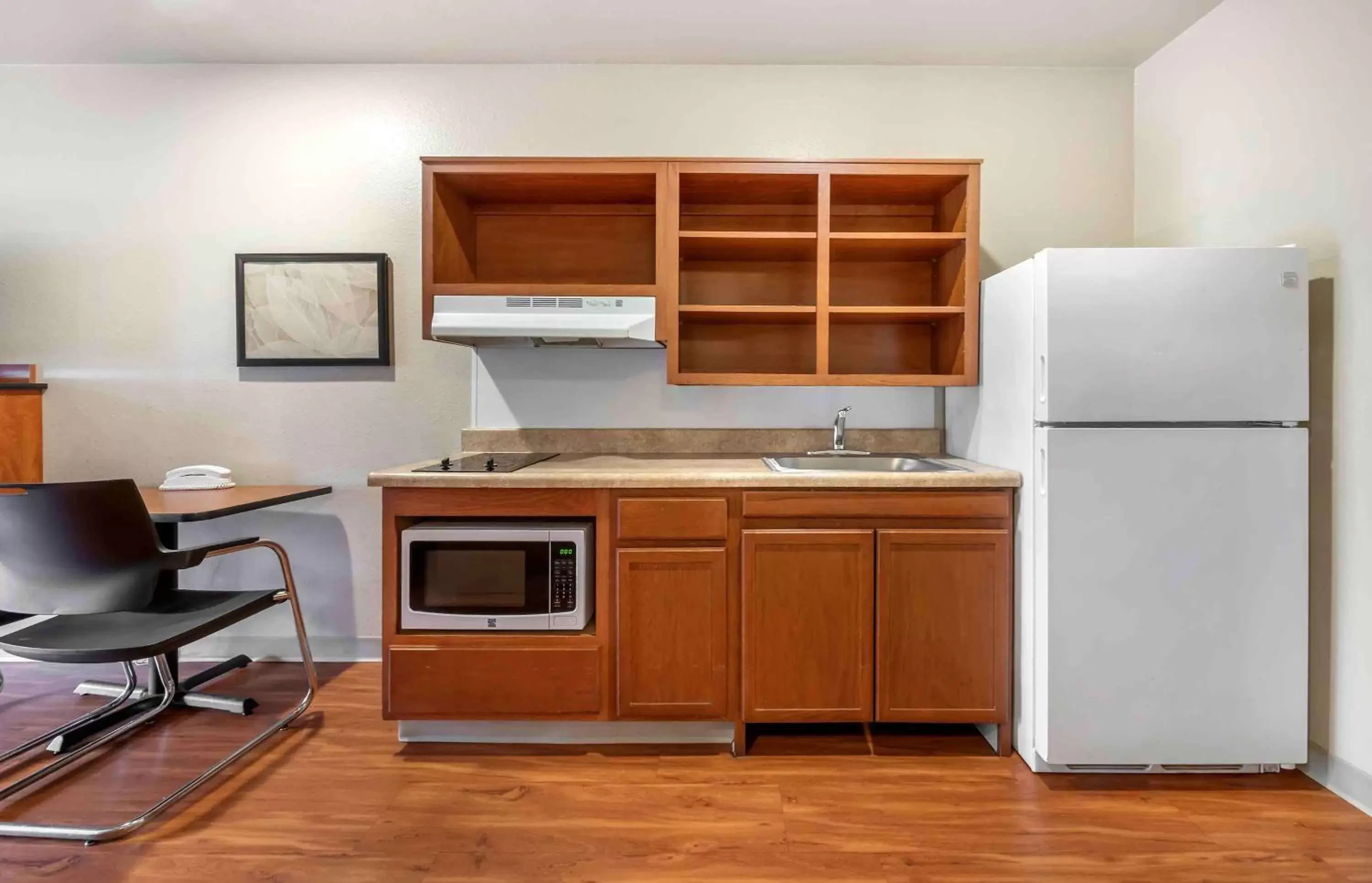 Bedroom, Kitchen/Kitchenette in Extended Stay America Select Suites - Gainesville