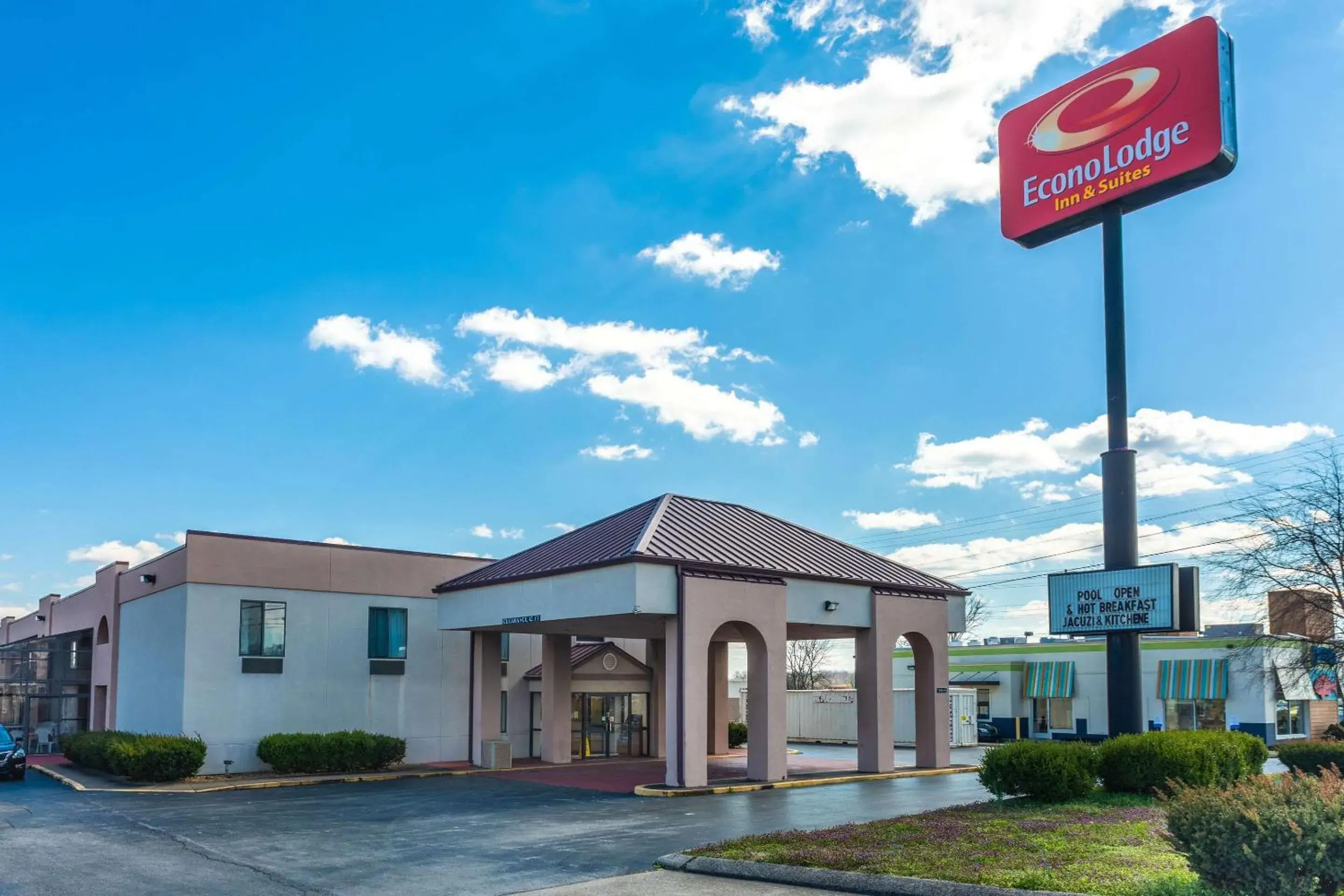 Property Building in Econo Lodge & Suites Clarksville