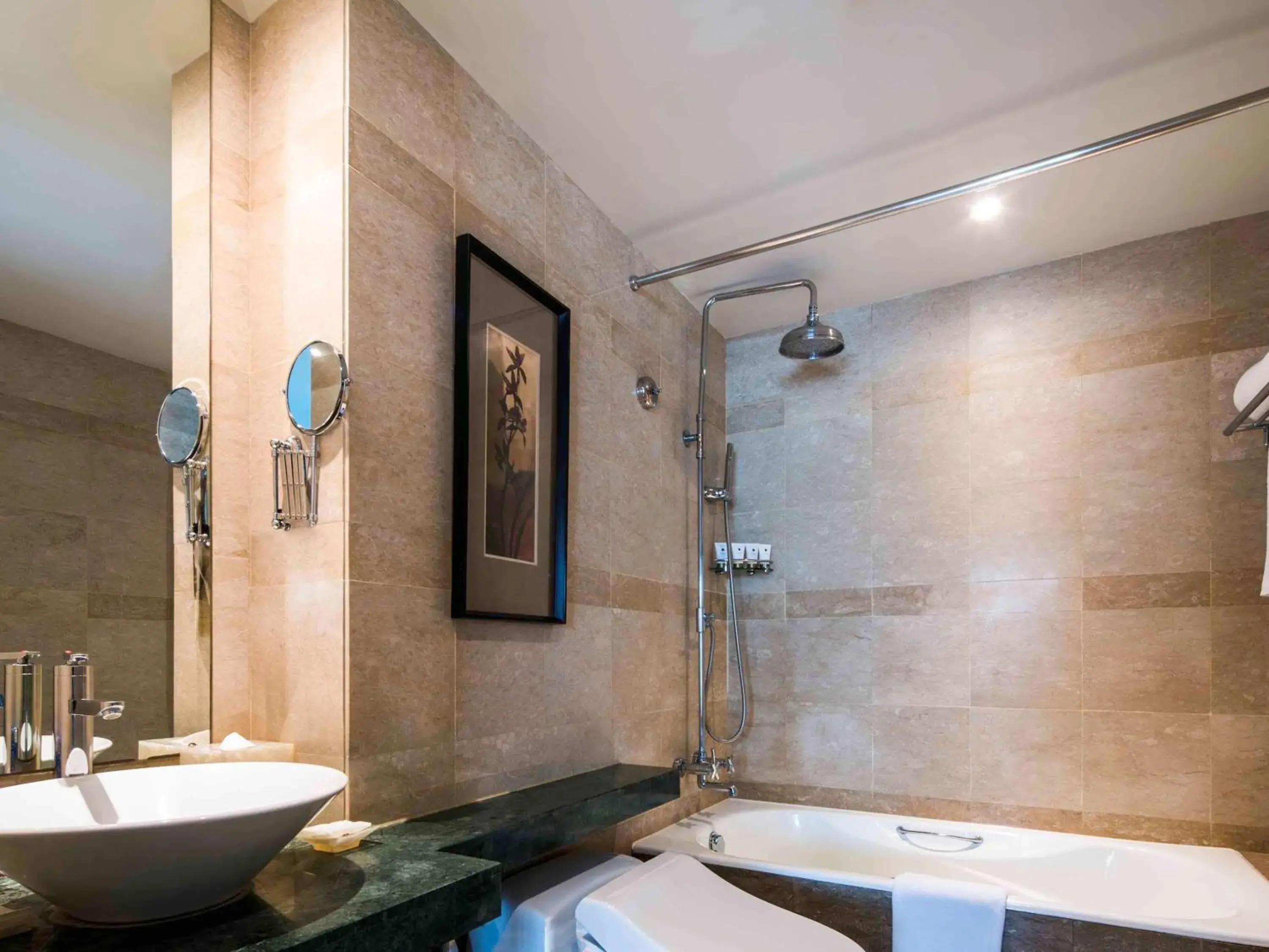 Photo of the whole room, Bathroom in Grand Mercure Hongqiao Shanghai