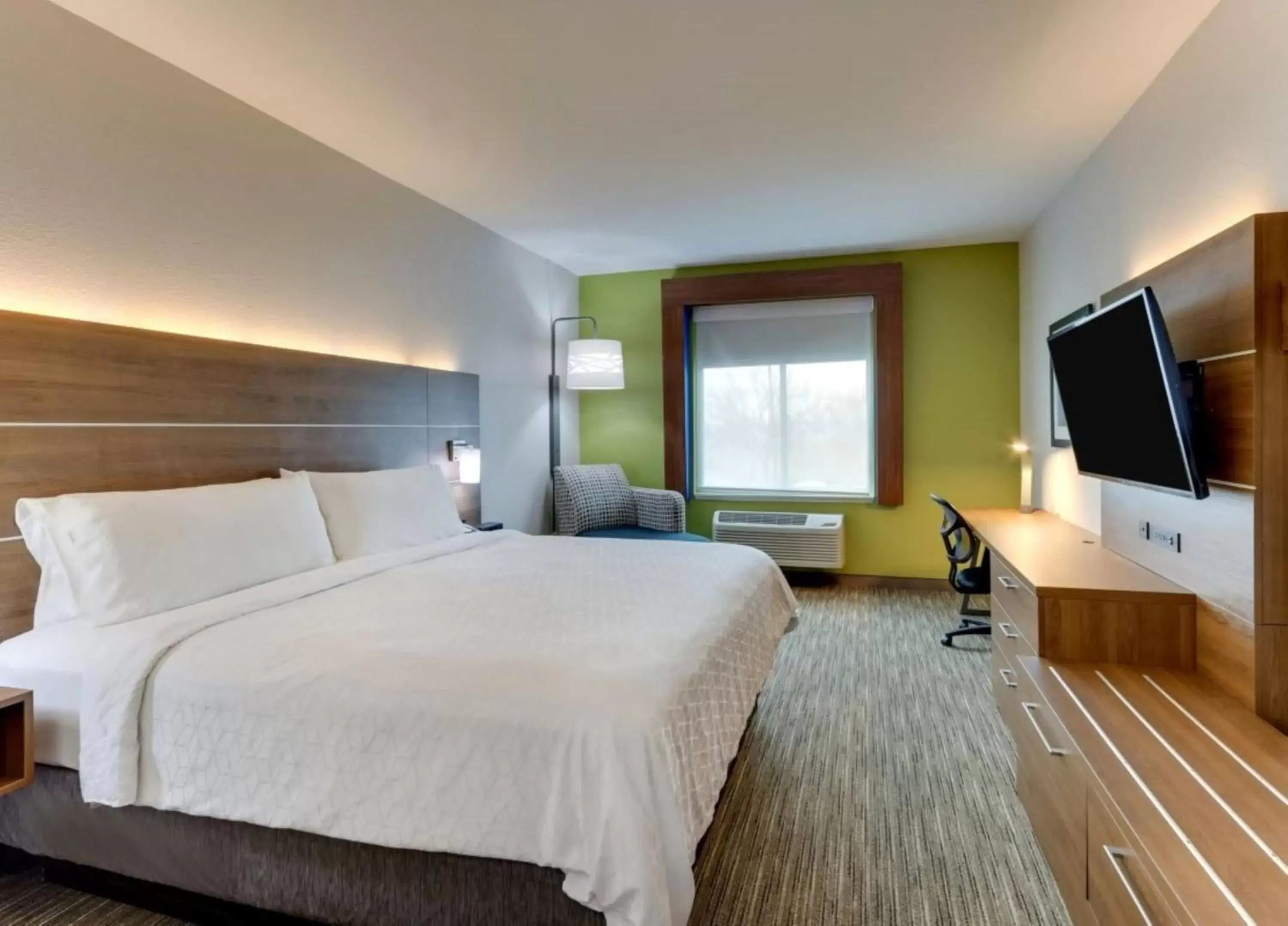 Photo of the whole room, Bed in Holiday Inn Express Hotel & Suites Mankato East, an IHG Hotel