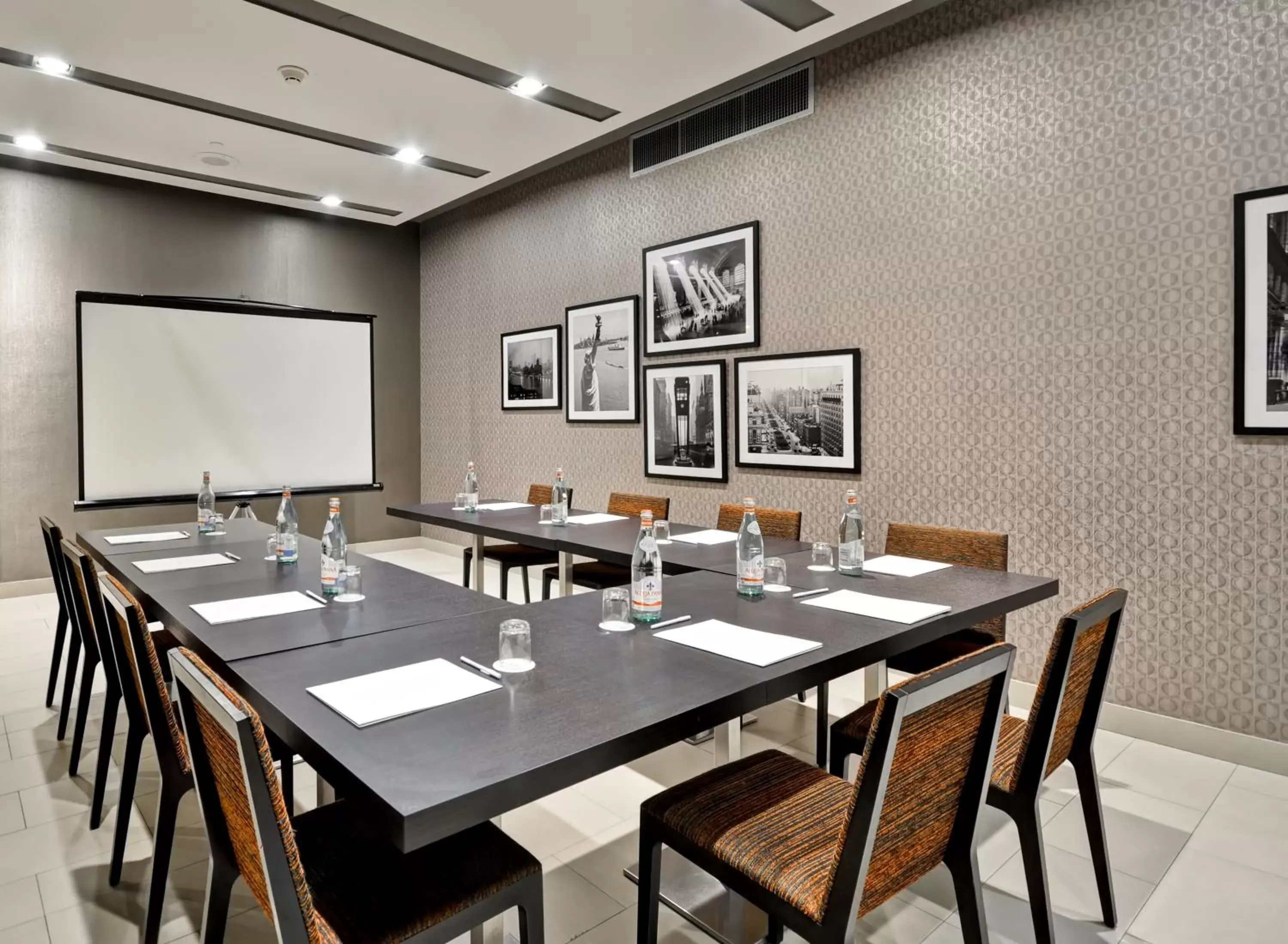 Banquet/Function facilities, Business Area/Conference Room in Dylan Hotel NYC