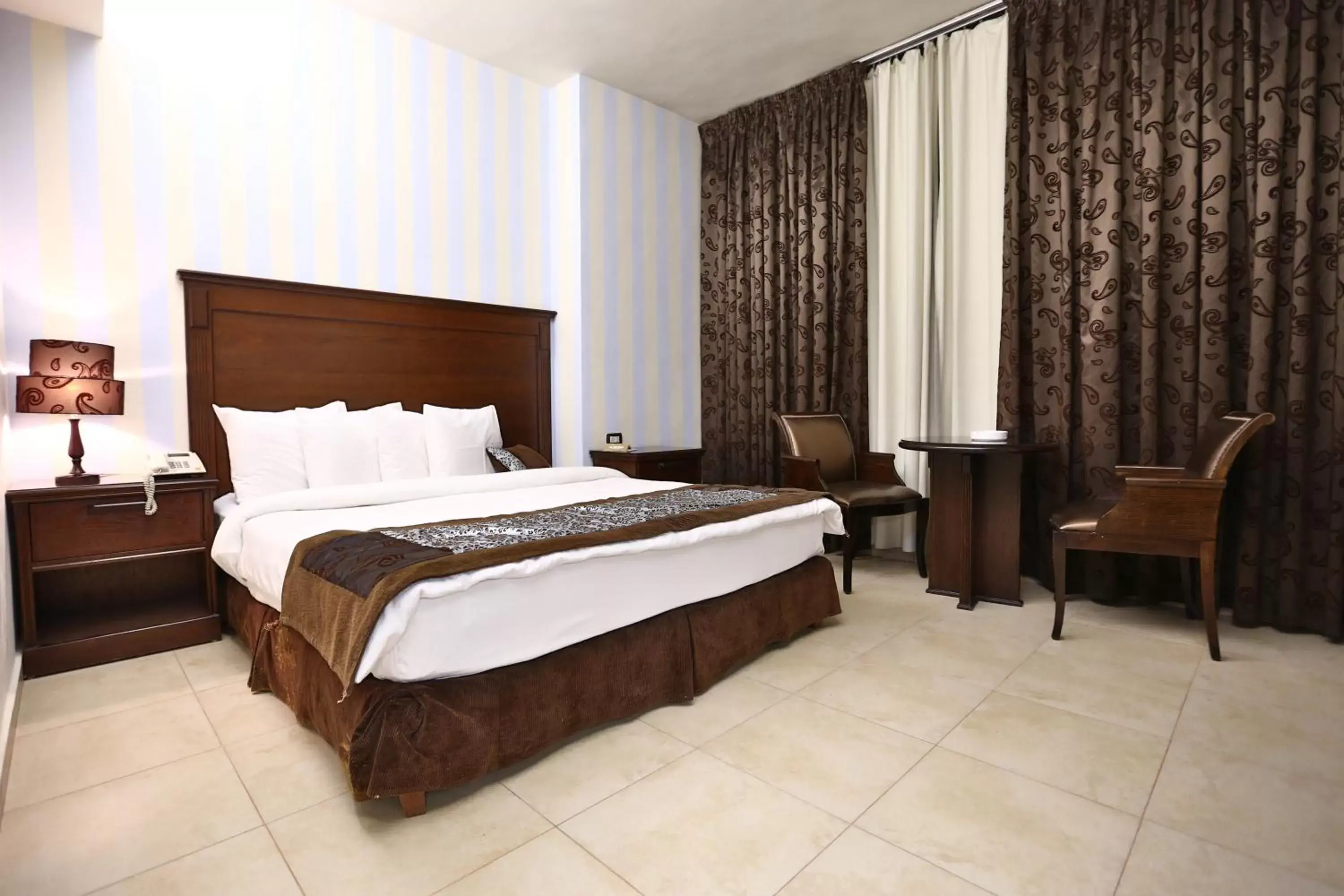 Photo of the whole room, Bed in Hisham Hotel