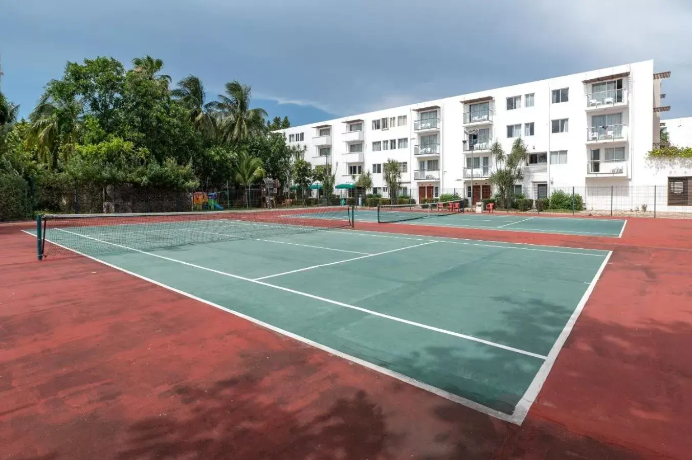 Tennis court, Tennis/Squash in Hotel Dos Playas Faranda Cancún