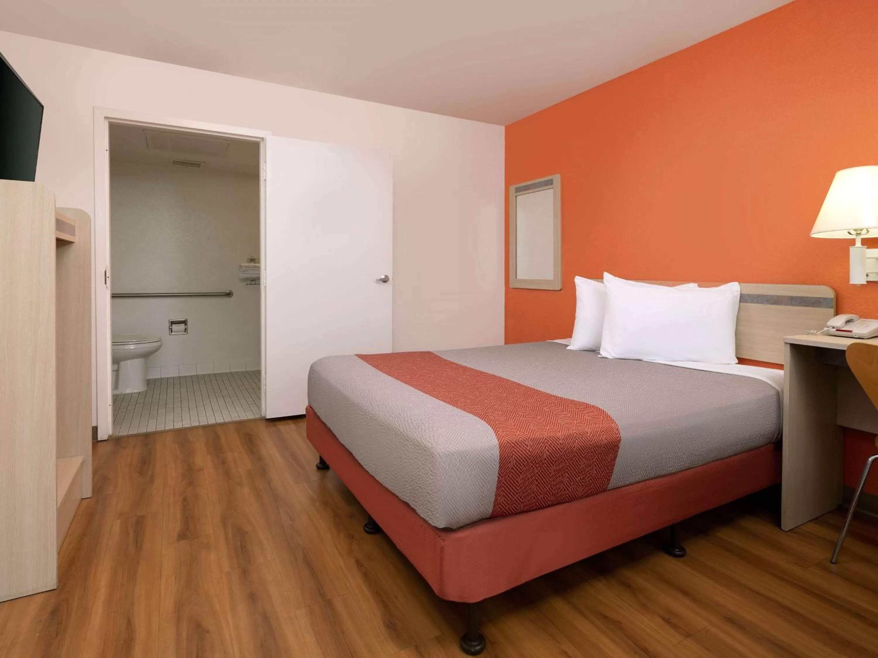 Bedroom, Bed in Motel 6-Santa Maria, CA - North