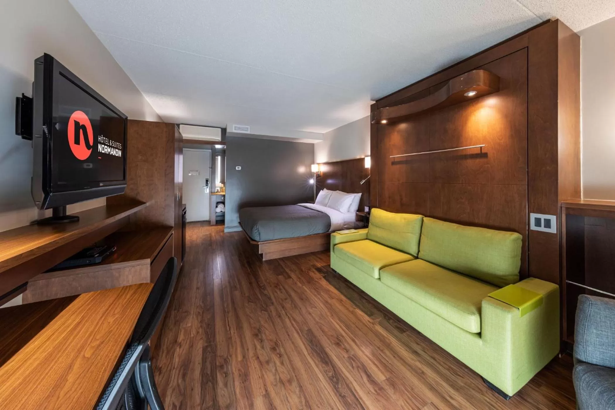 Bed in Hôtel & Suites Normandin Québec