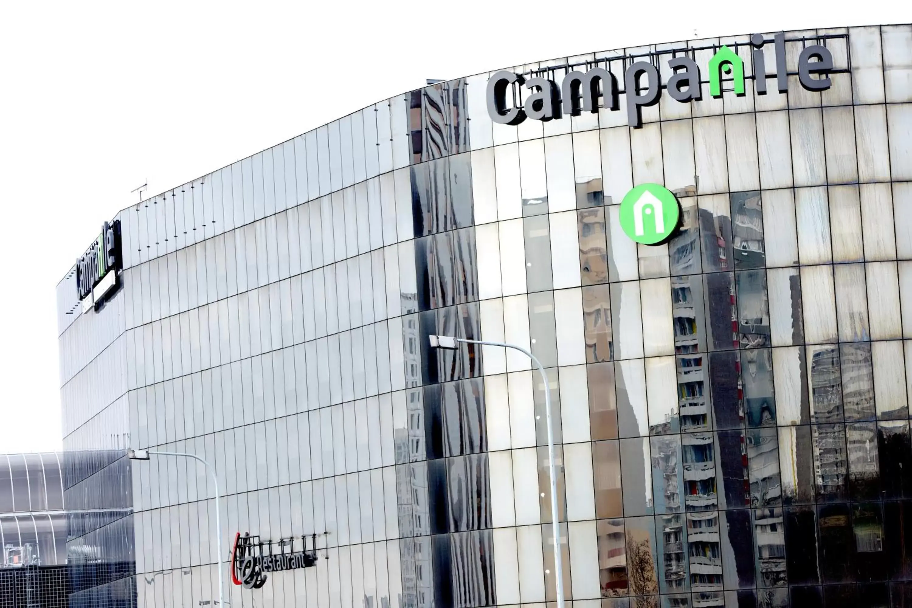 Facade/entrance, Property Building in Campanile Paris Est - Porte de Bagnolet