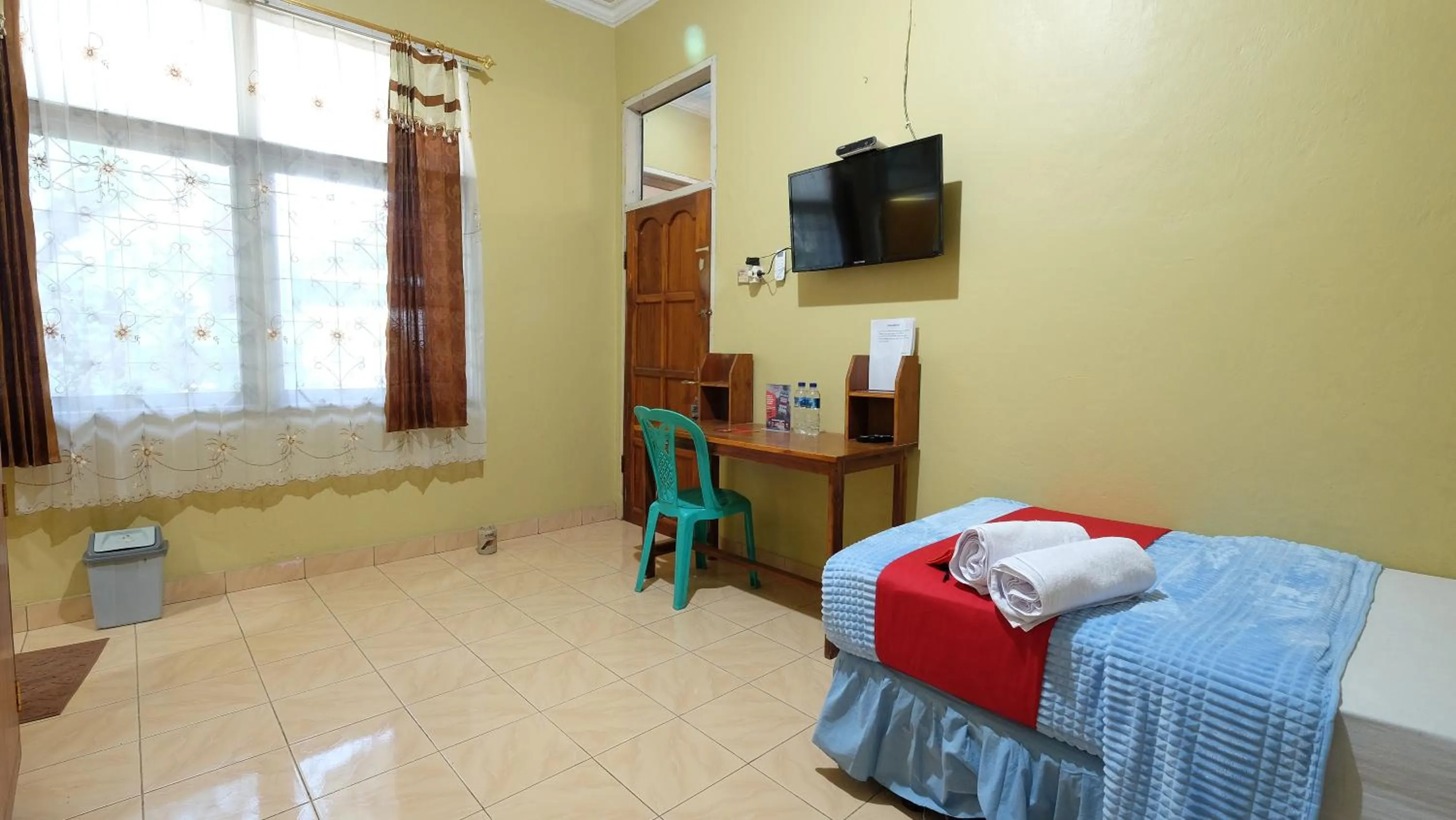 Bed in RedDoorz near Mangrove Forest Kupang