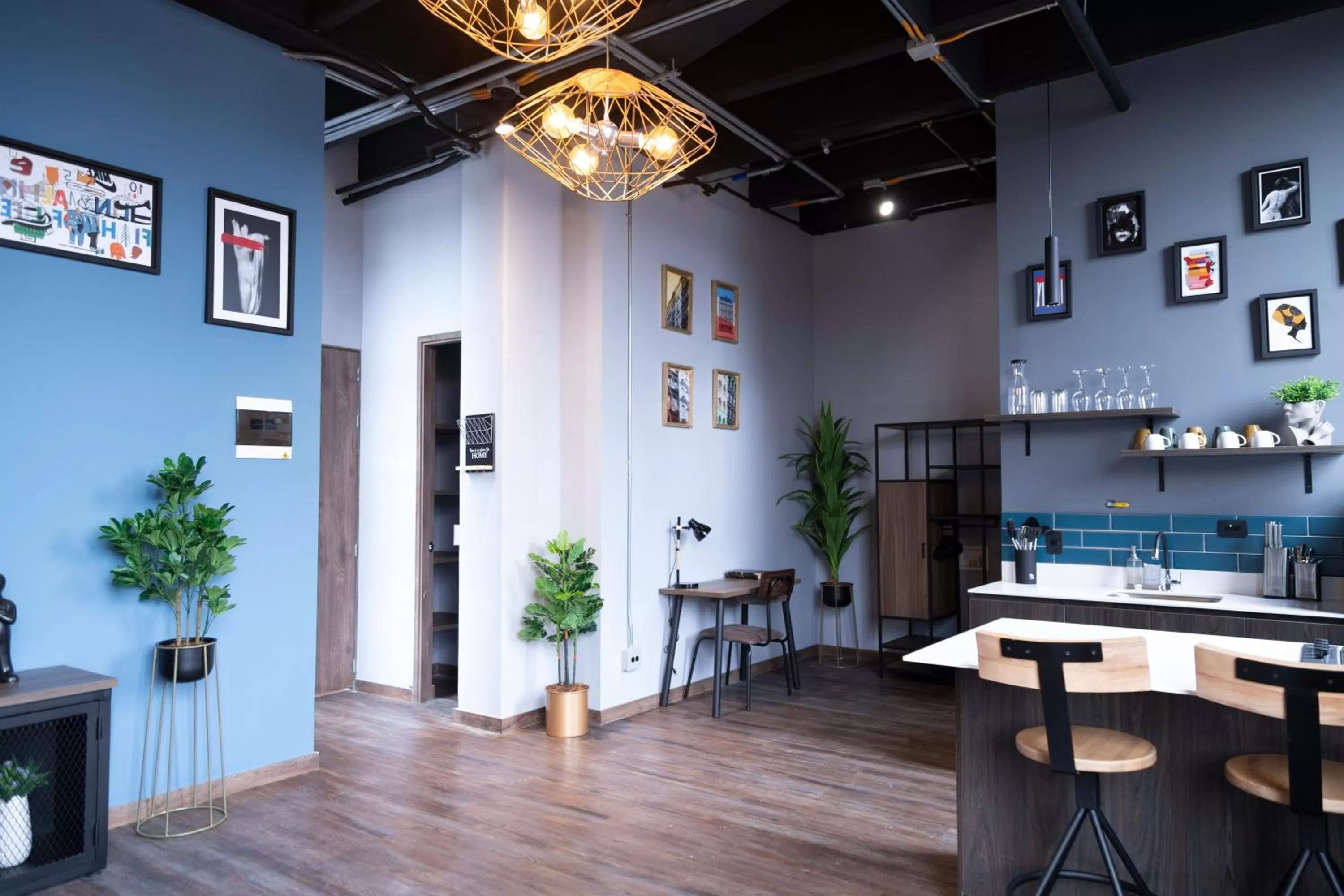 Photo of the whole room in Royal Living Poblado