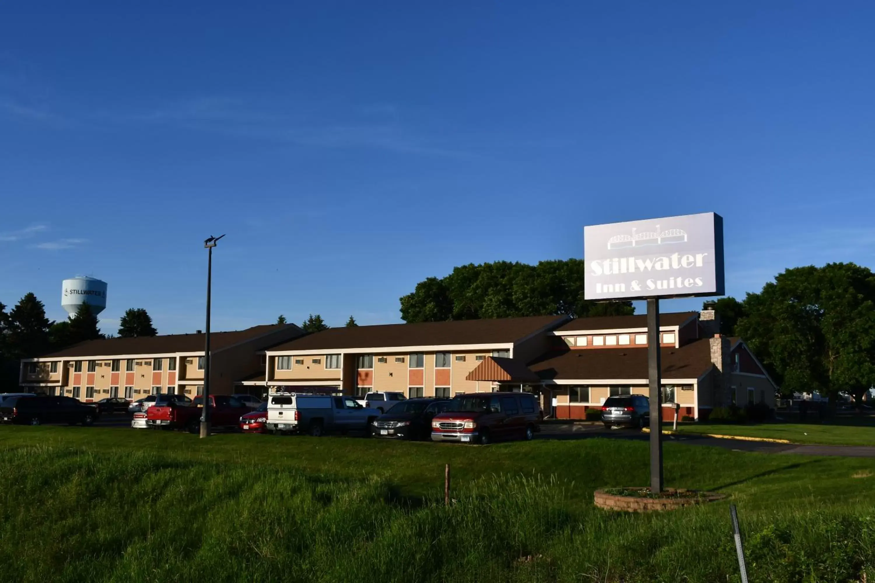 Property Building in Stillwater Inn & Suites